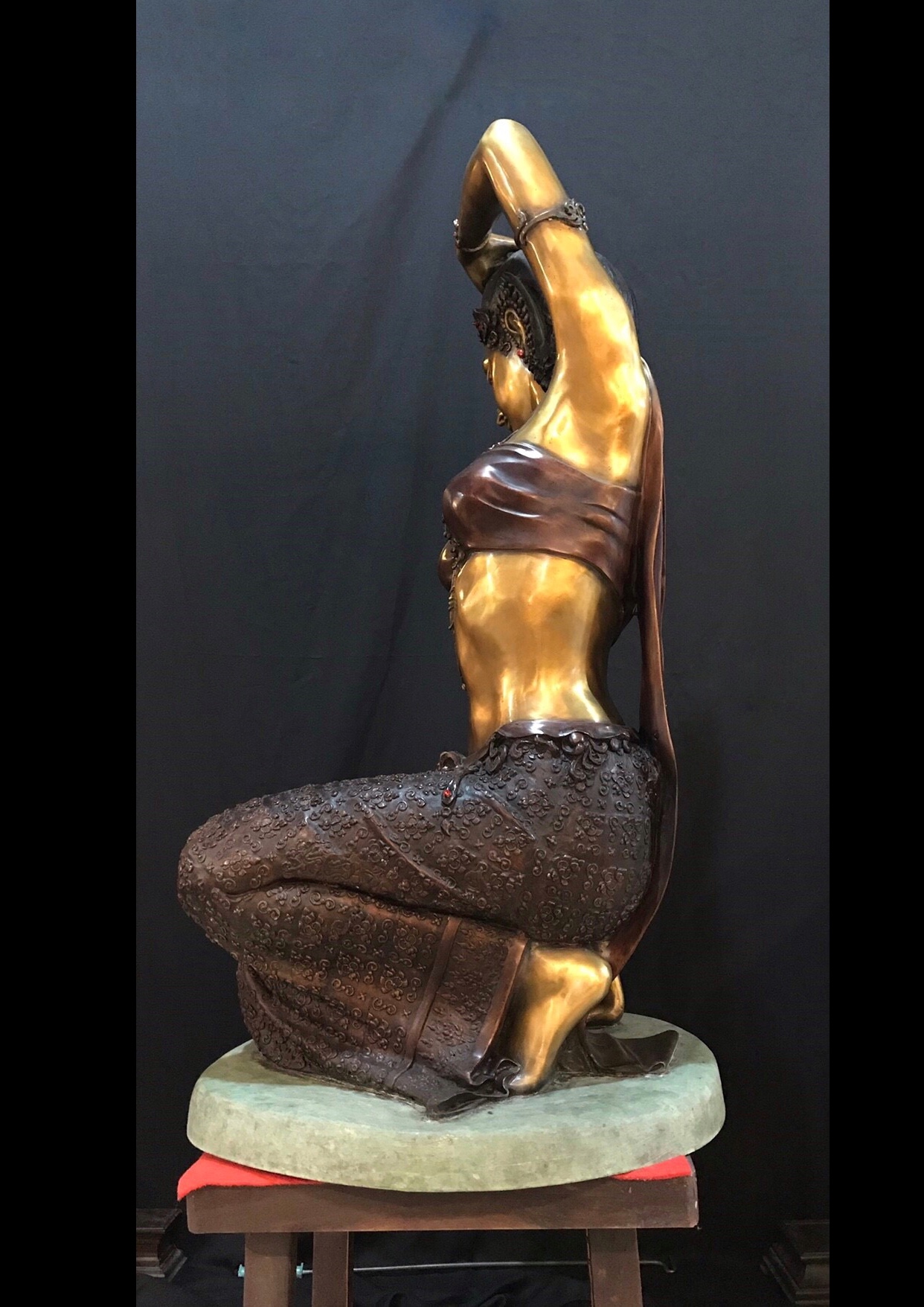 พระแม่ธรณีบีบมวยผม หน้าตัก 30 นิ้ว