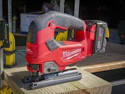 MILWAUKEE M18 FJS-502X จิ๊กซอว์ไร้สาย 18V พร้อมเครื่องชาร์จและแบต 18V@5.0AH x 2 ก้อน กล่องพลาสติก