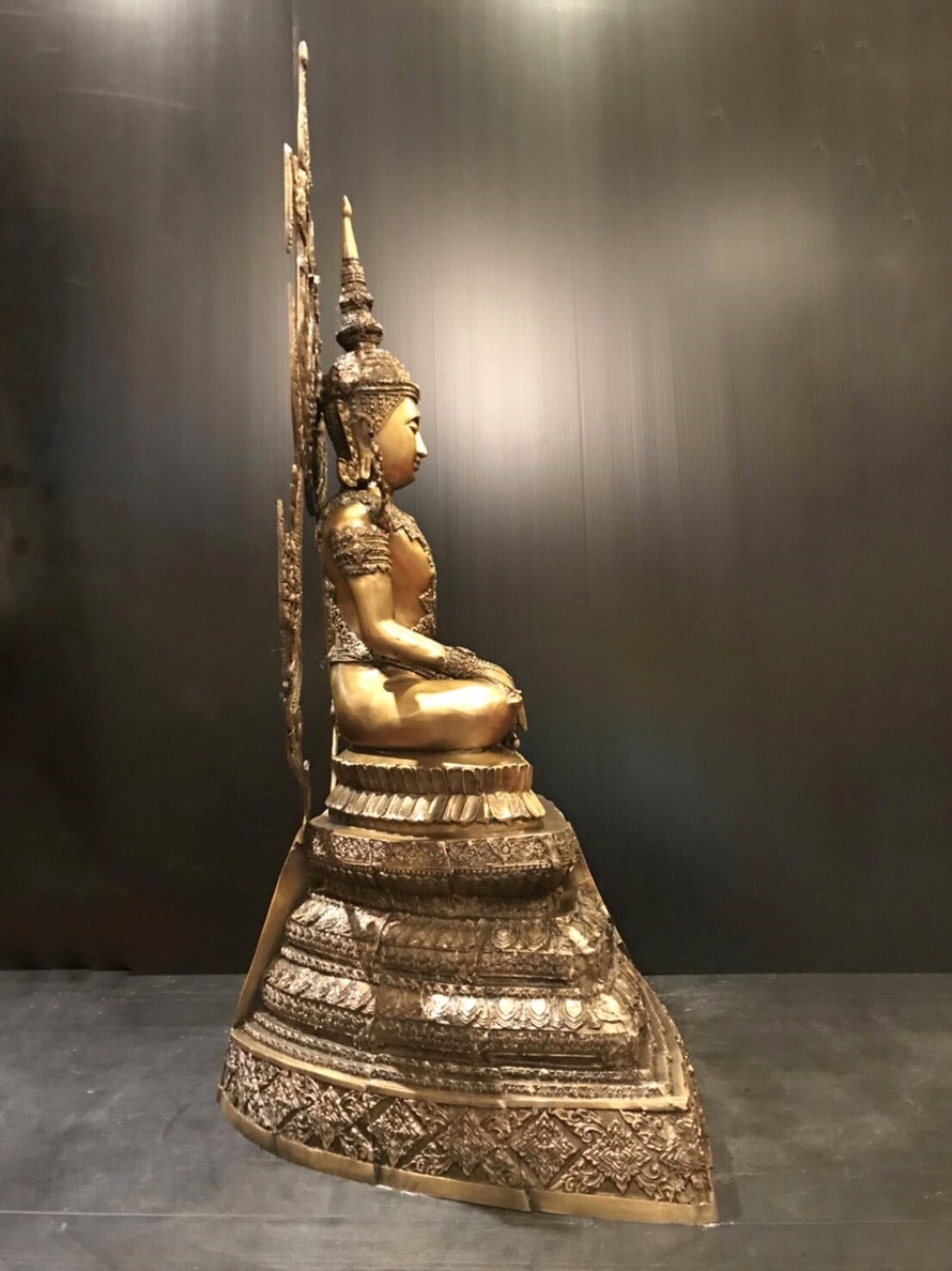 สมเด็จองค์ปฐม หน้าตัก 12 นิ้ว