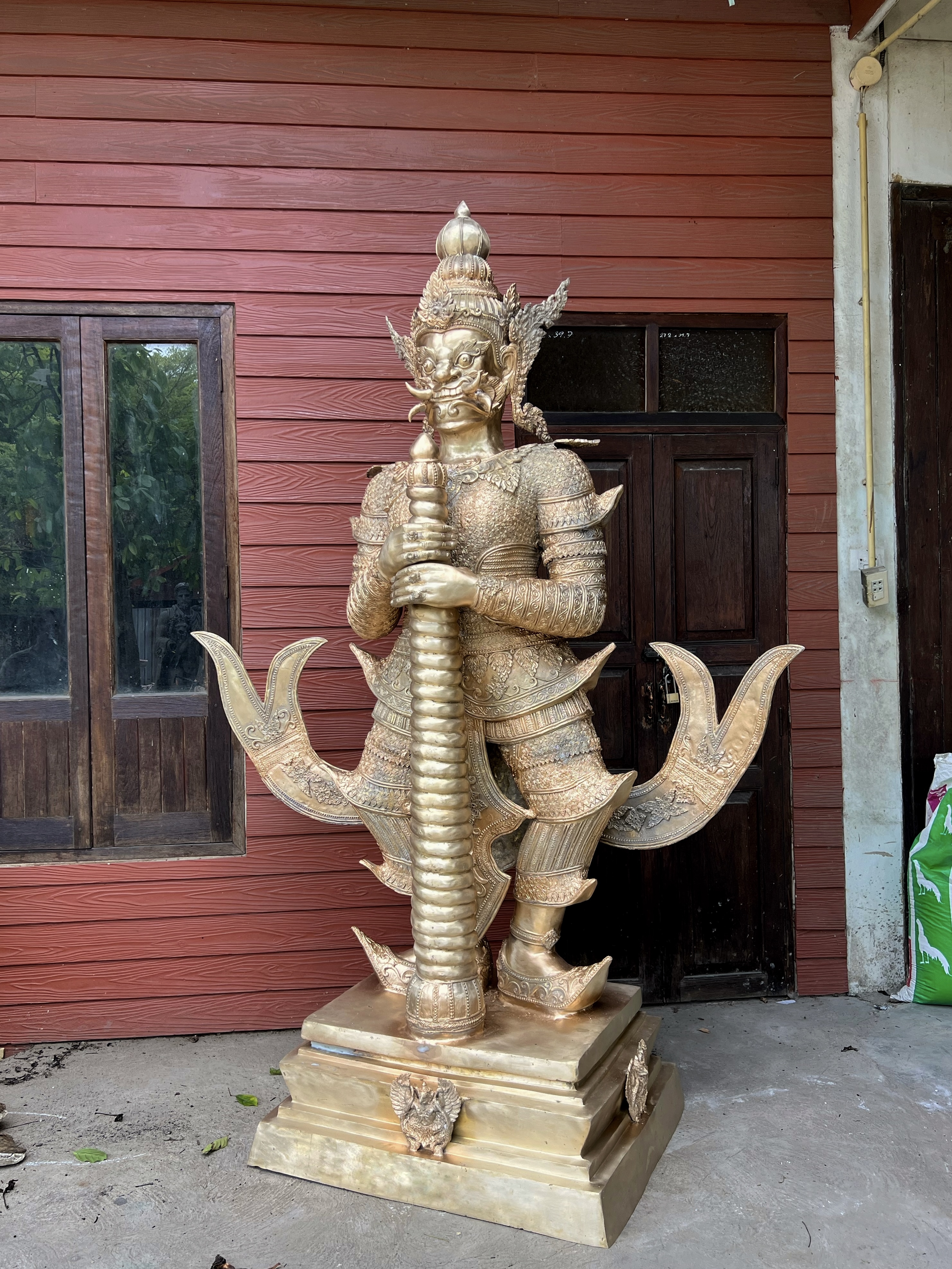 ท้าวเวสสุวรรณ ขนาดสูง 2.35 เมตร