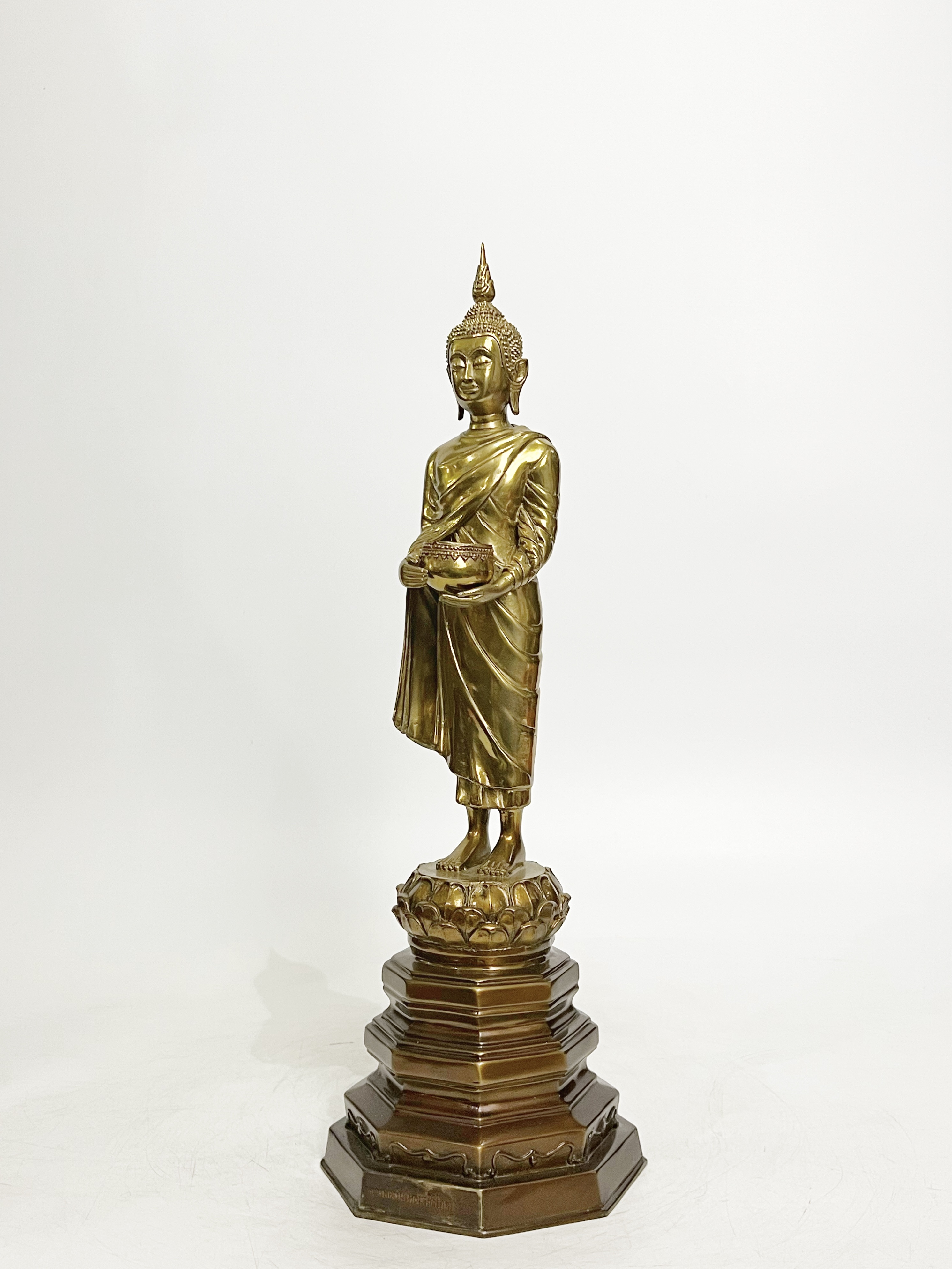 พระเจ้าห้ามโศกโรคาภัยนิรันตรายปราบไพรี หลวงพ่อเงินไหลมาสิริโภคาธนบดี สูง 18 นิ้ว