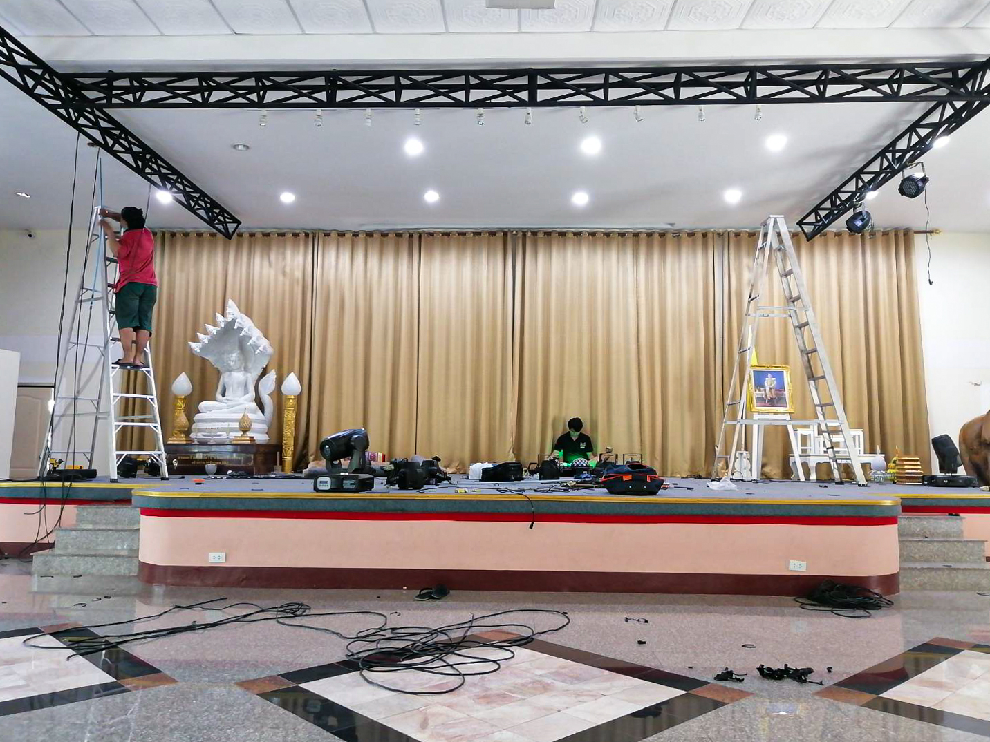 Goodsound Studio เข้าปรับปรุงระบบแสงบนเวทีประจำ อาคาร 2 ศรีวชิรธรรมสถาน