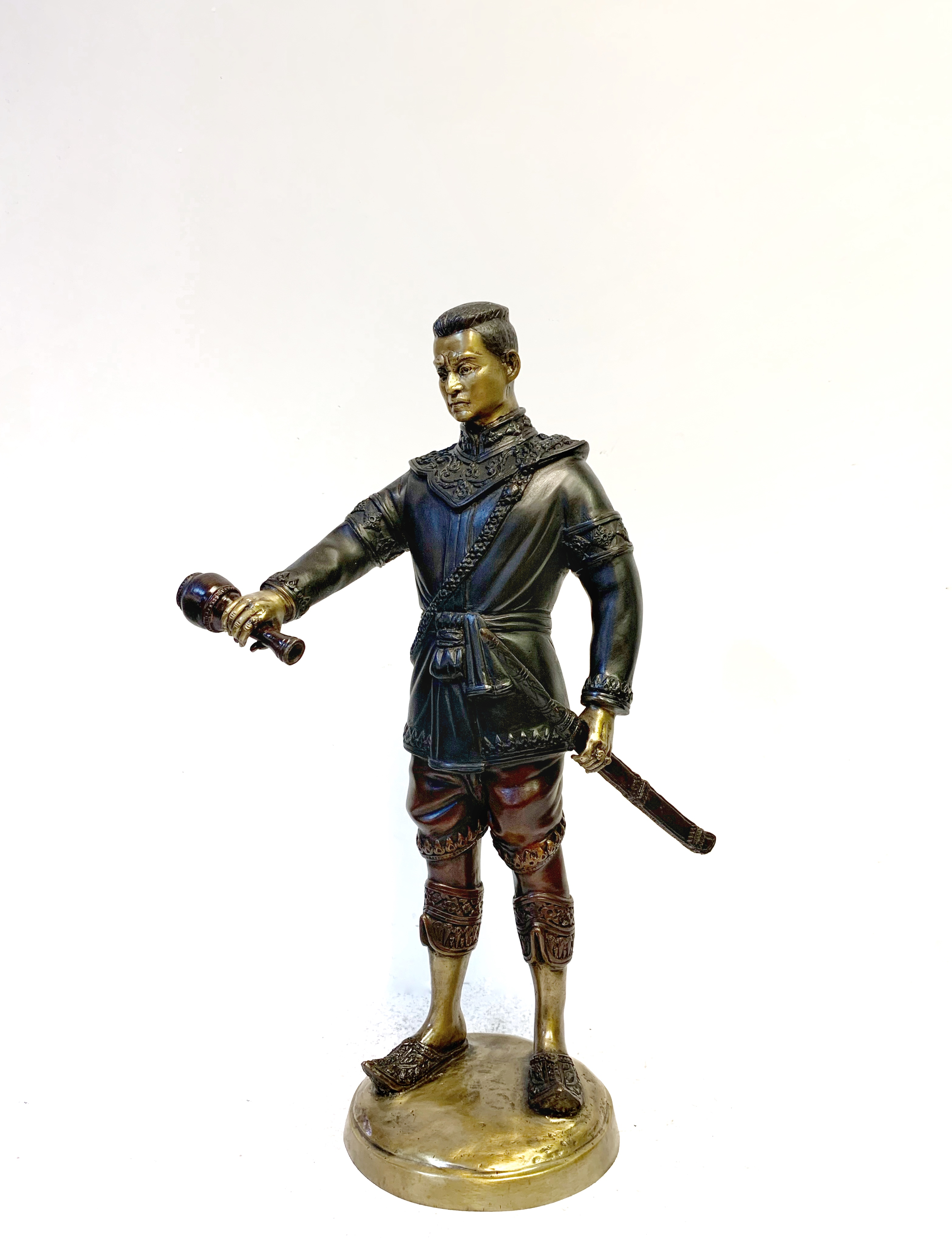 สมเด็จพระนเรศวรมหาราช ยืนหลั่งทักษิโณทก หน้าตัก 9 นิ้ว