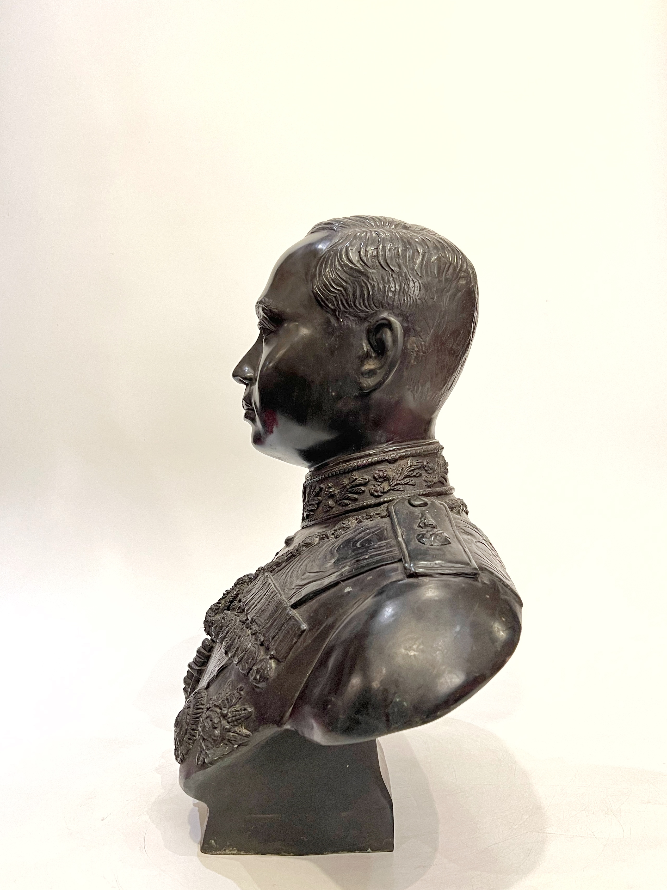 รัชกาลที่ 6 ครึ่งพระองค์