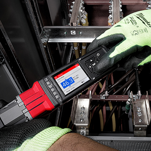 MILWAUKEE รุ่น M12 ONEFTR38-201C ประแจปอนด์ดิจิตอลไร้สายขนาด 3/8 นิ้ว แรงดัน 12V รวมเครื่องชาร์จและแบตเตอรี่ 12V@2.0AH x 1 ก้อน