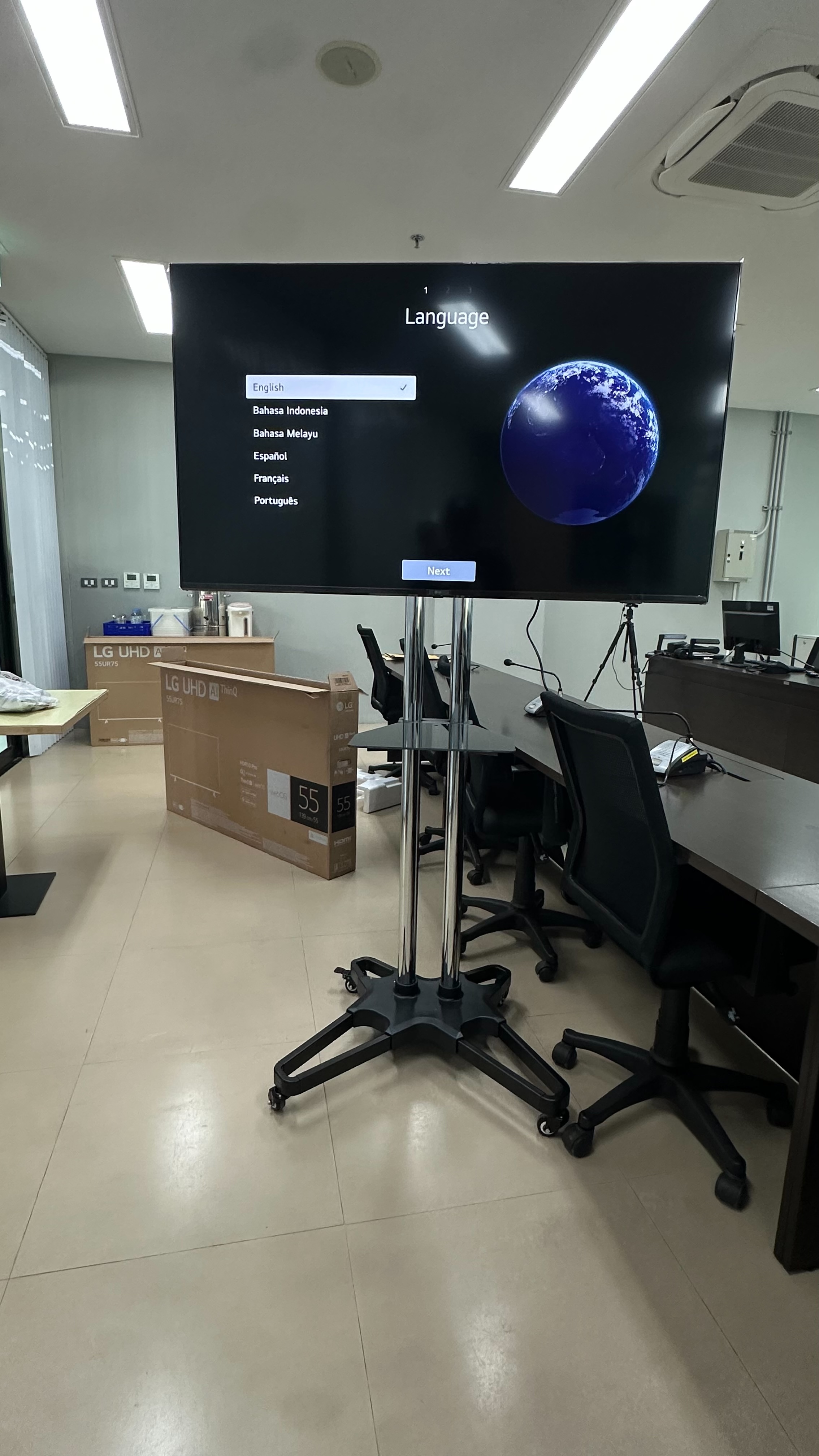 JMTVSTAND SM7000 ขาตั้งพื้นทีวีล้อเลื่อน(TV Stand)วัสดุเหล็ก+สแตนเลสแข็งแรง ปรับความสูง/ต่ำ ก้ม-เงยได้ 32"-70"นิ้ว{รับประกัน 3ปี}0964746498