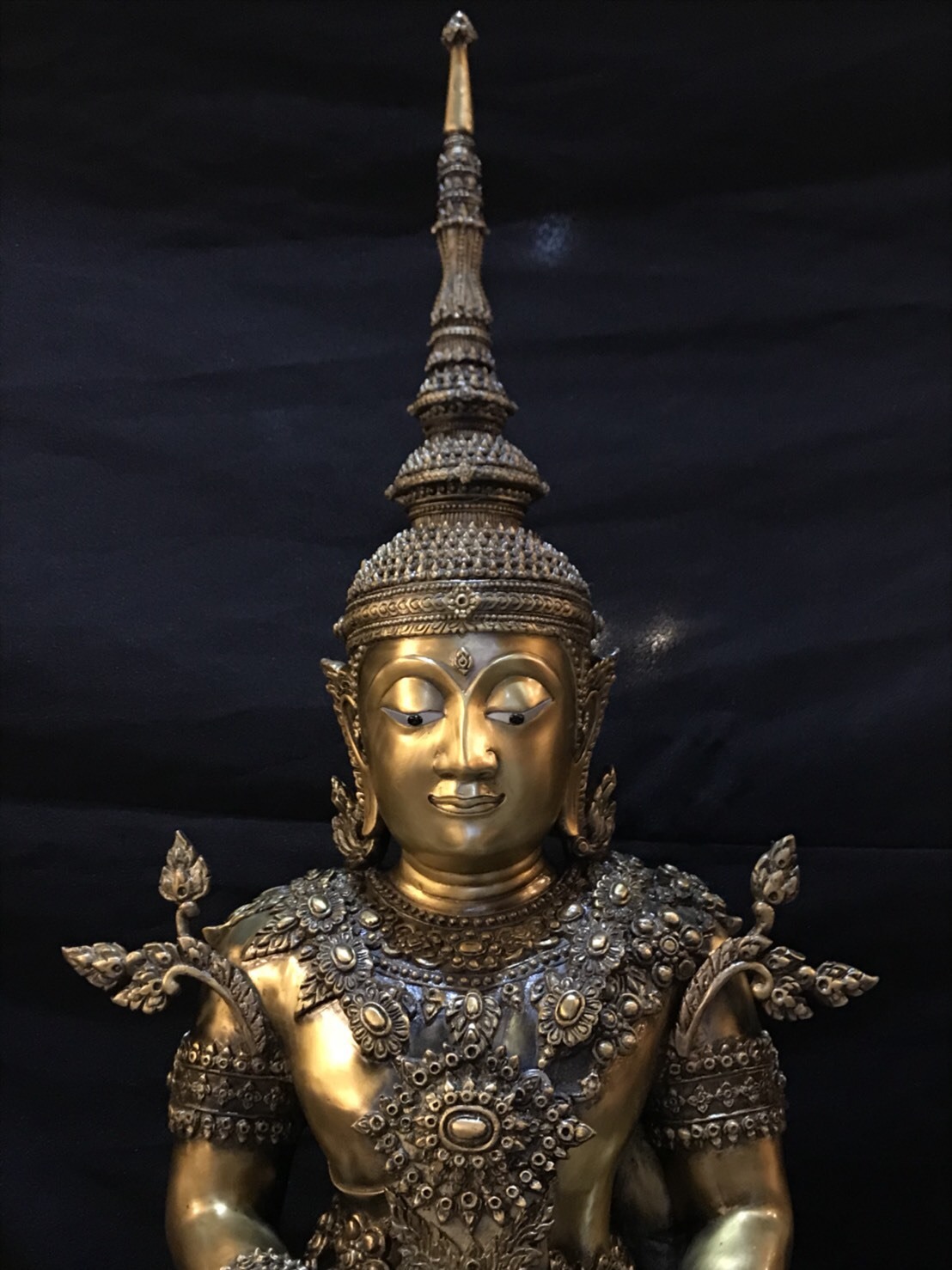 พระแก้วมรกต ทรงเครื่องฤดูร้อน หน้าตัก 16 นิ้ว