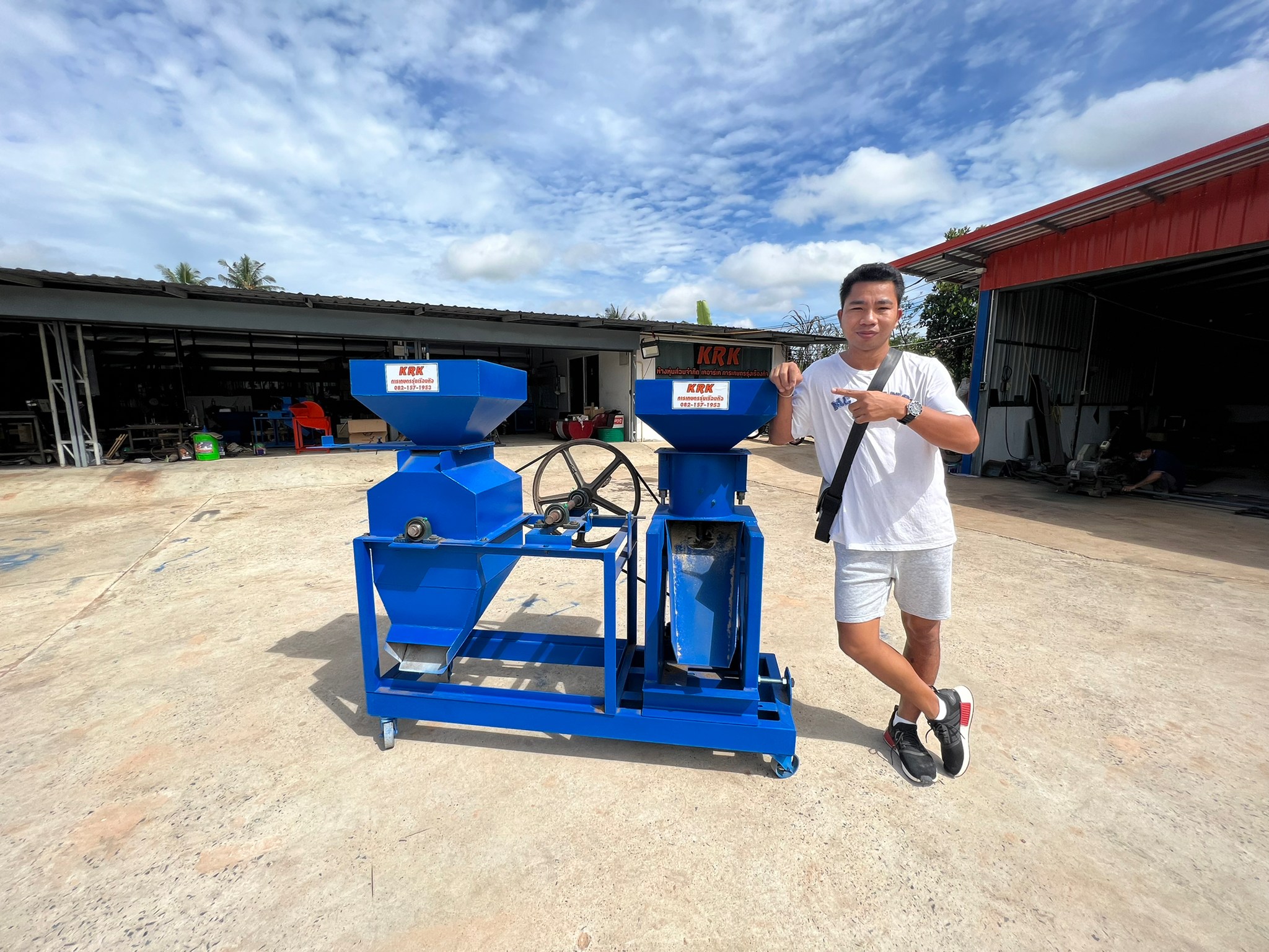 เครื่องอัดเม็ดและเครื่องตีป่น 2หัว เเบบติดรถไถนั่งขับPTO