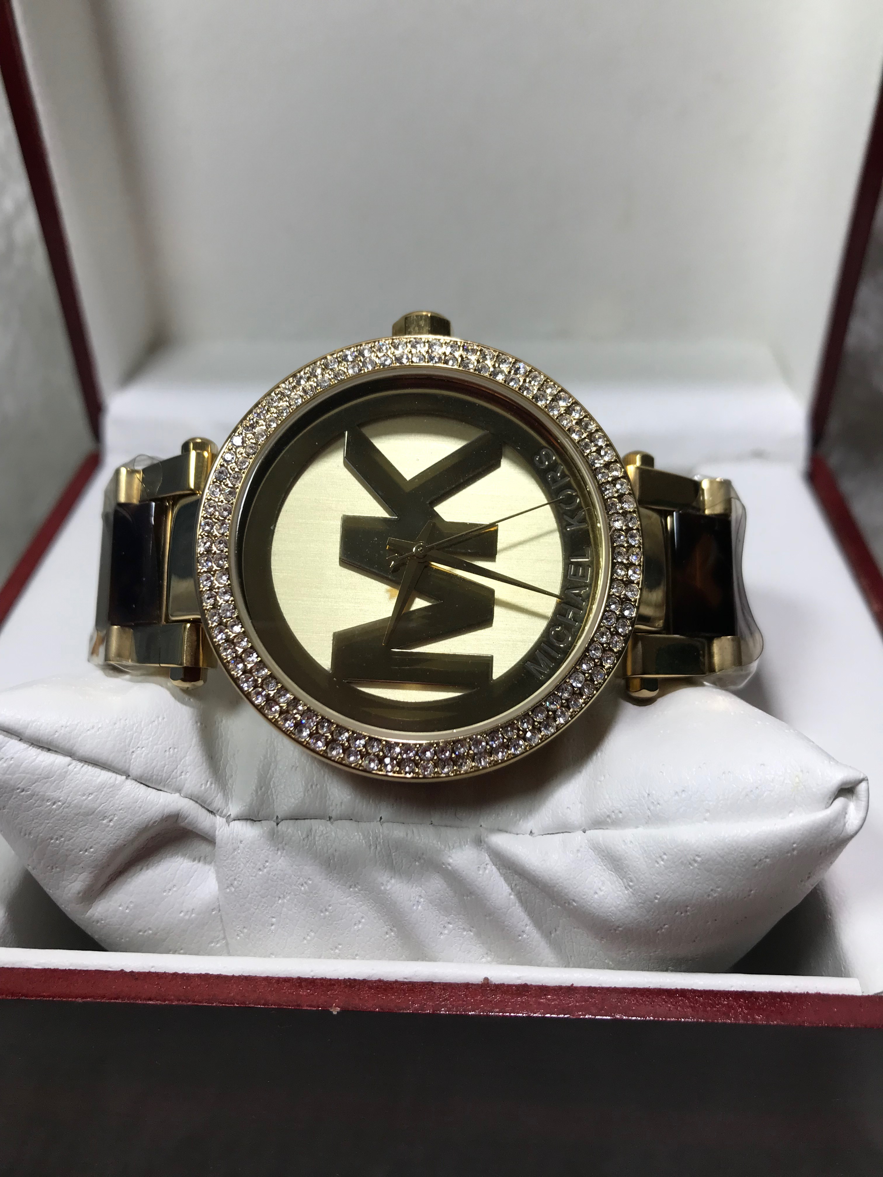 Michael Kors (MK)