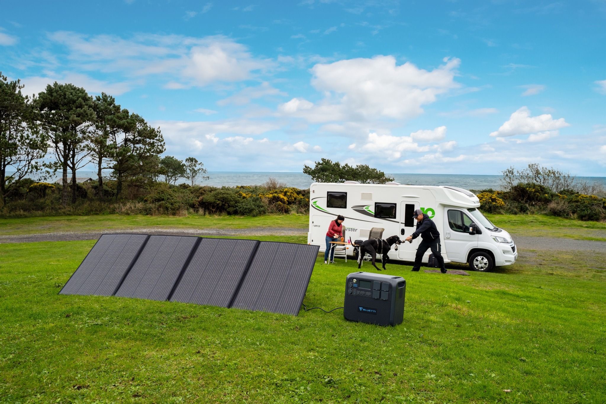 BLUETTI AC200MAX Portable Power Station + PV350 Solar Cell เซทแบตเตอรี่สำรองพกพา พร้อมโซลาร์เซลล์