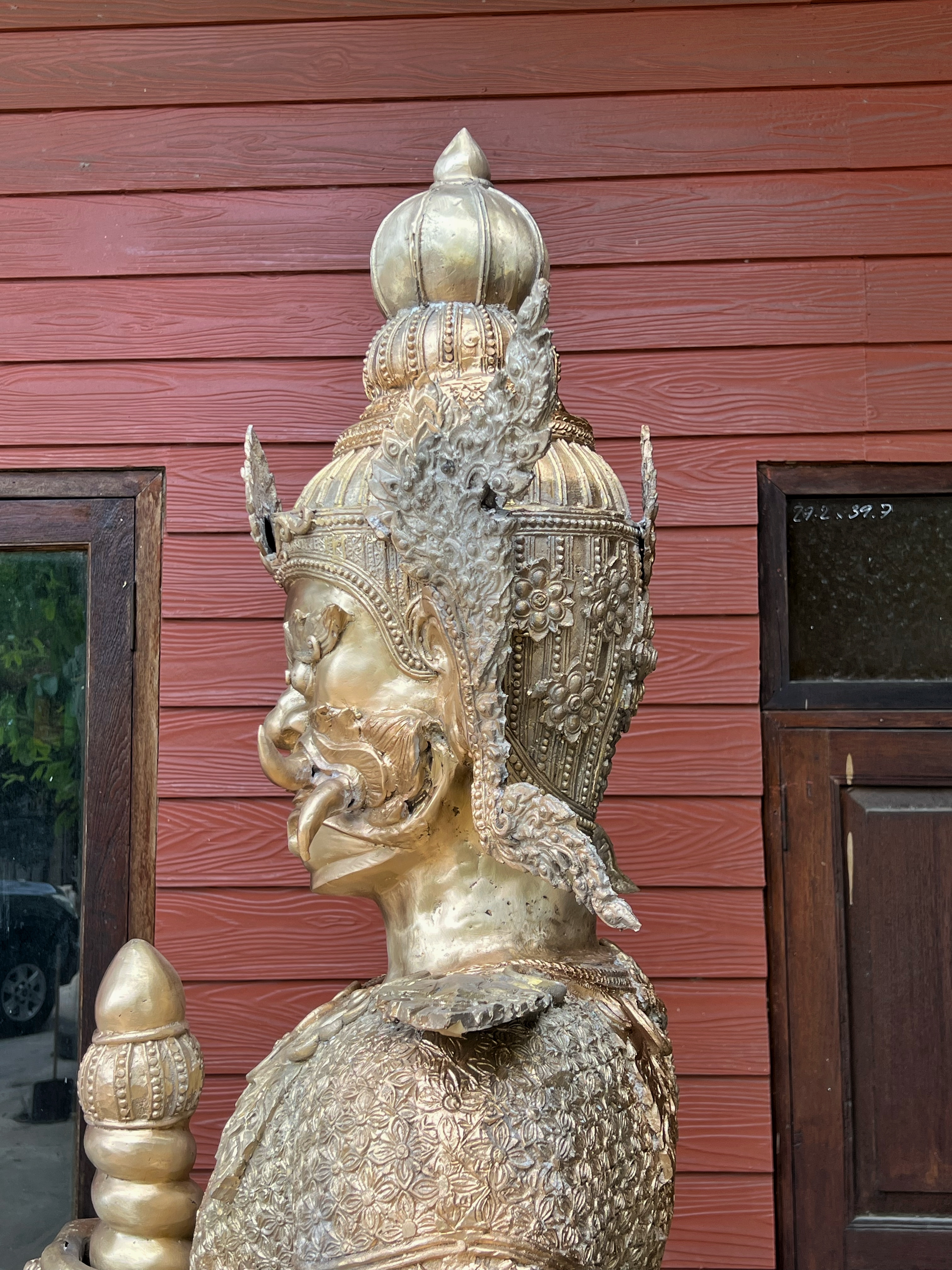 ท้าวเวสสุวรรณ ขนาดสูง 2.35 เมตร