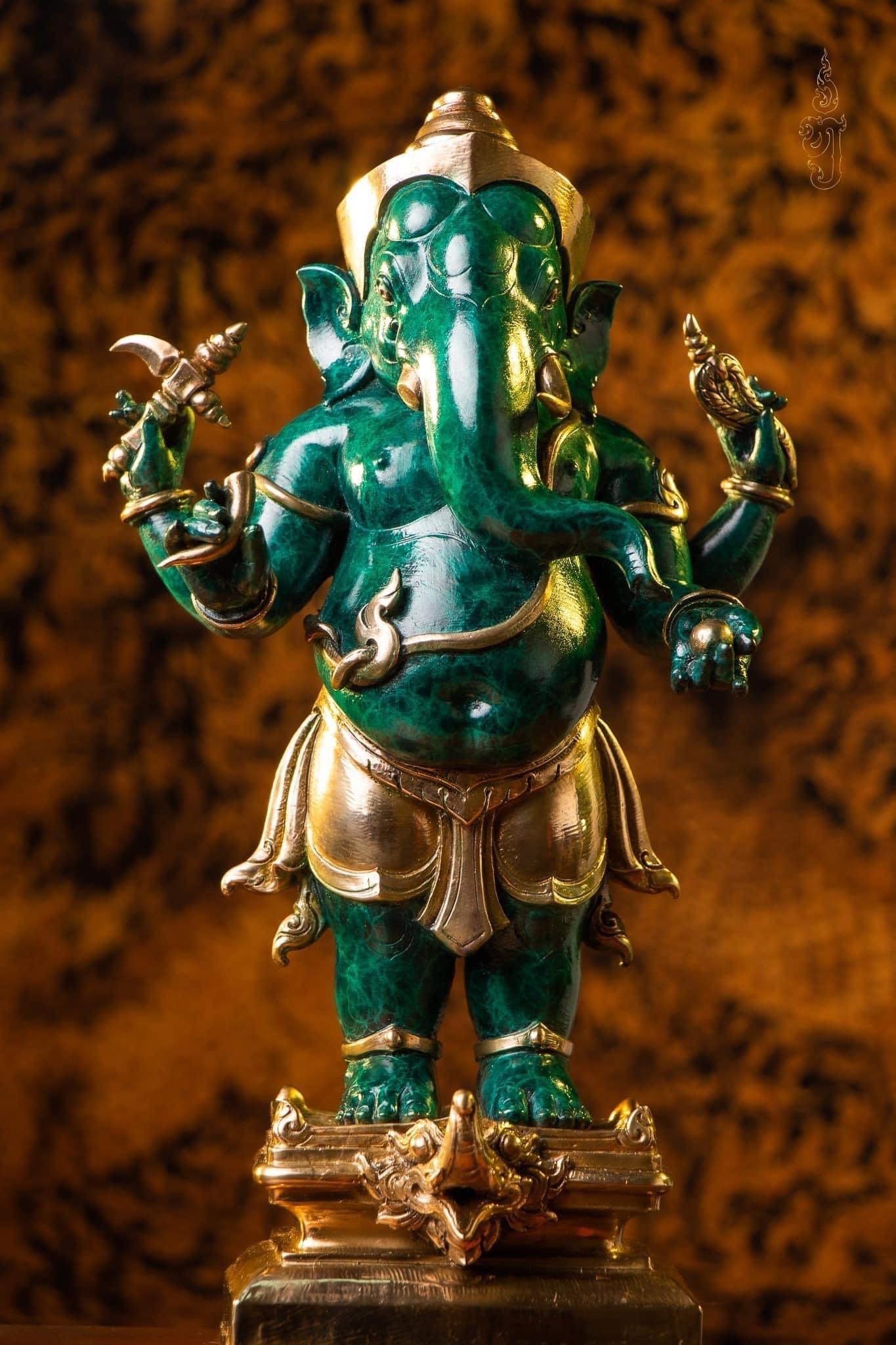 ปิด : ผลงาน "พระวินายักจตุรถีคเณศวร์" เทวรูปสรงน้ำ