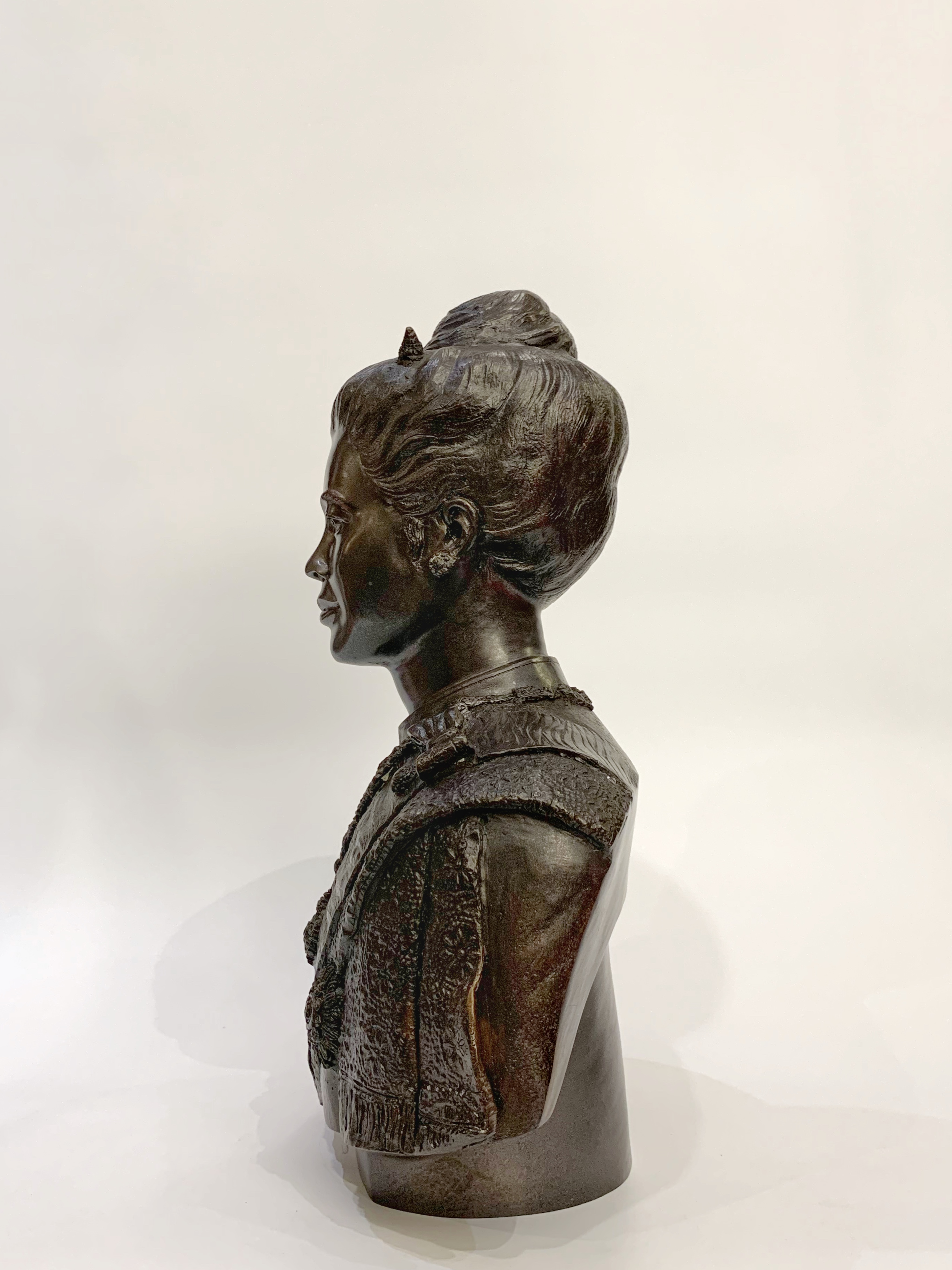 สมเด็จพระนางเจ้าสิริกิติ์ ครึ่งพระองค์