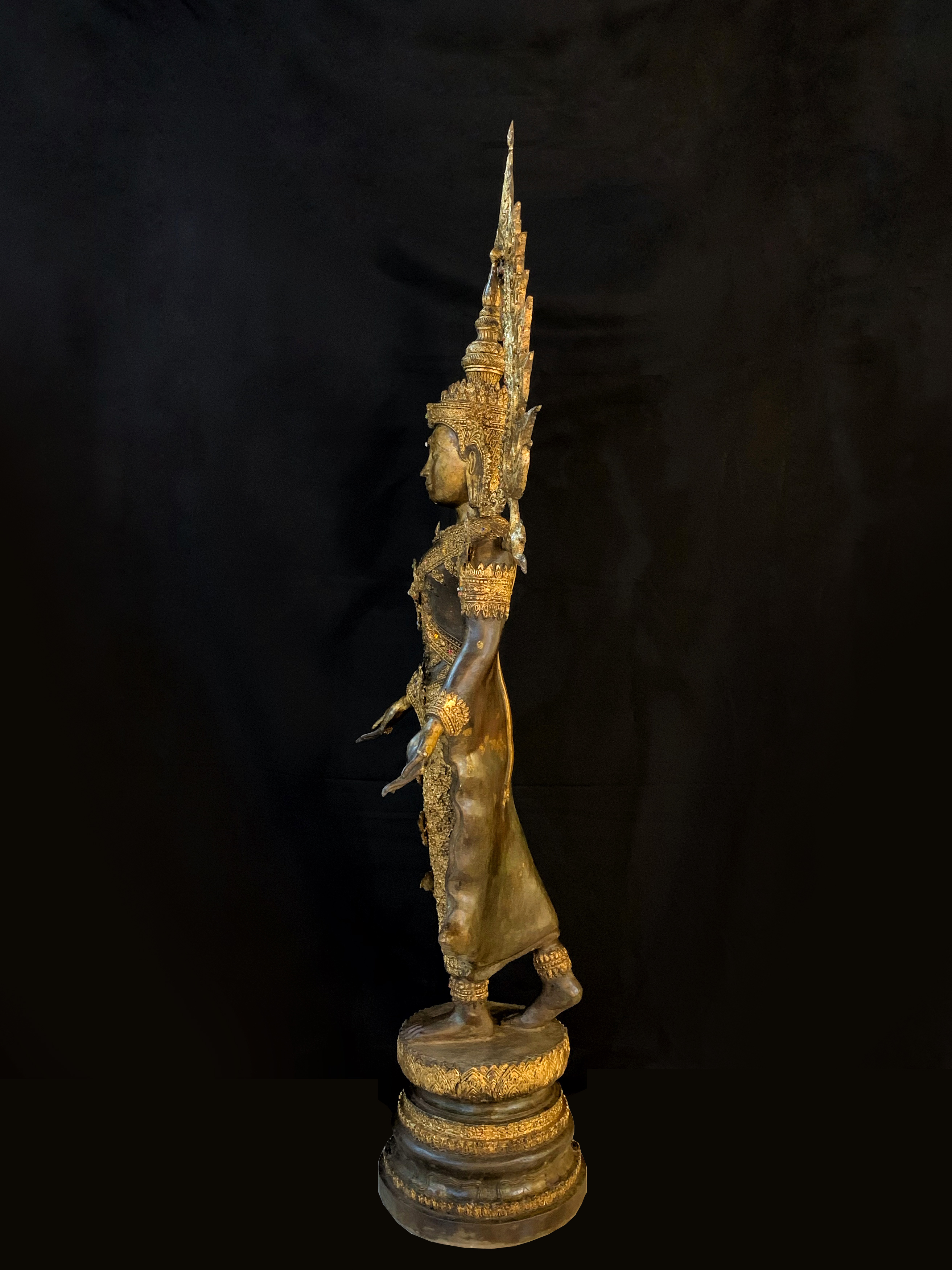 พระพุทธมหาจักรพรรดิ ปางเปิดโลก สูง 2 เมตร (ประดับพลอยกระจก)