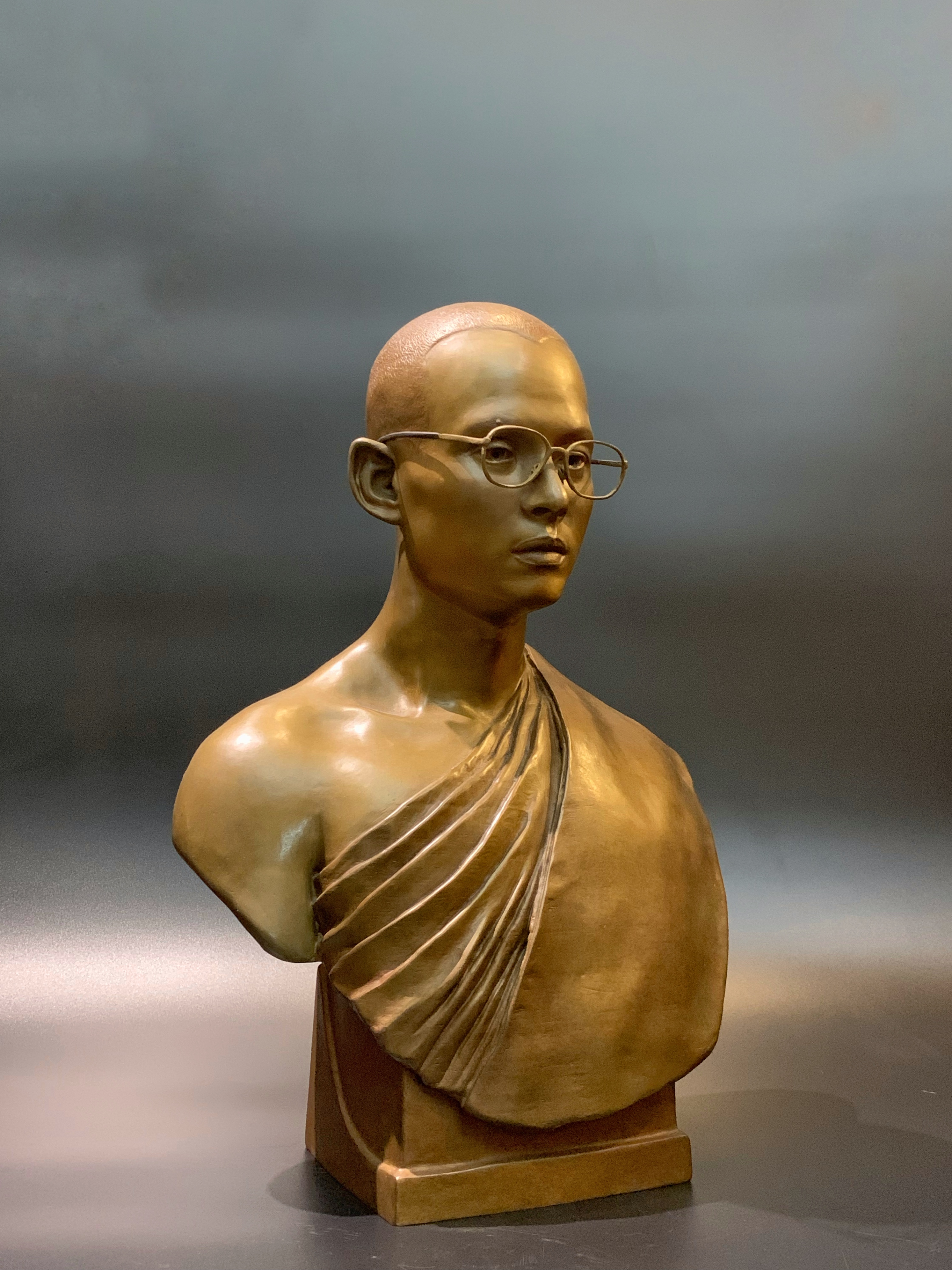 รัชกาลที่ 9 ทรงผนวช (องค์กลาง หมายเลข 35)