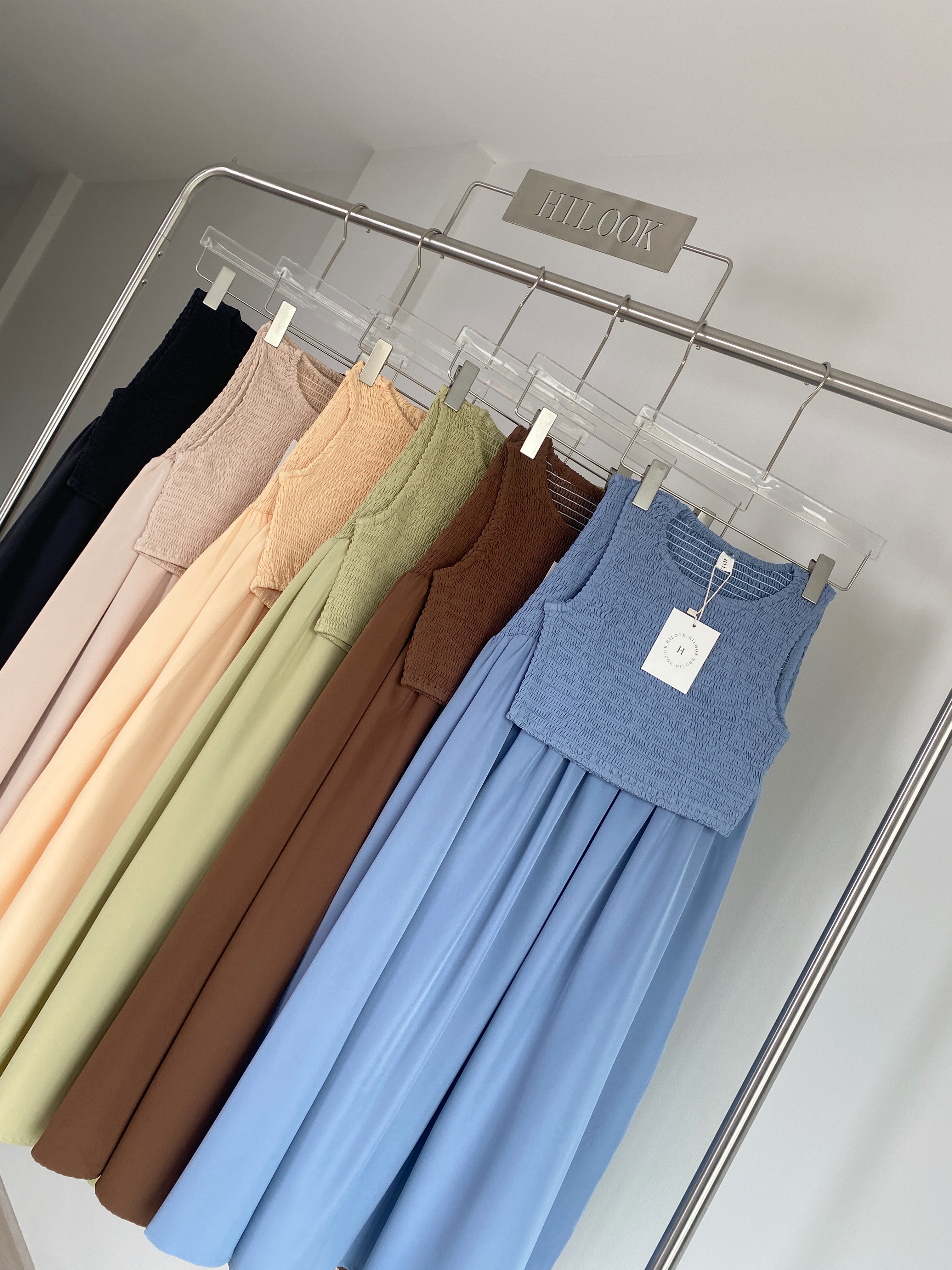 HILOOK #5103 ชุดเชต เสื้อครอปแขนกุด+กระโปรงยาว เย็บสม็อคย้ำรอบตัวดีเทลเก๋ๆ