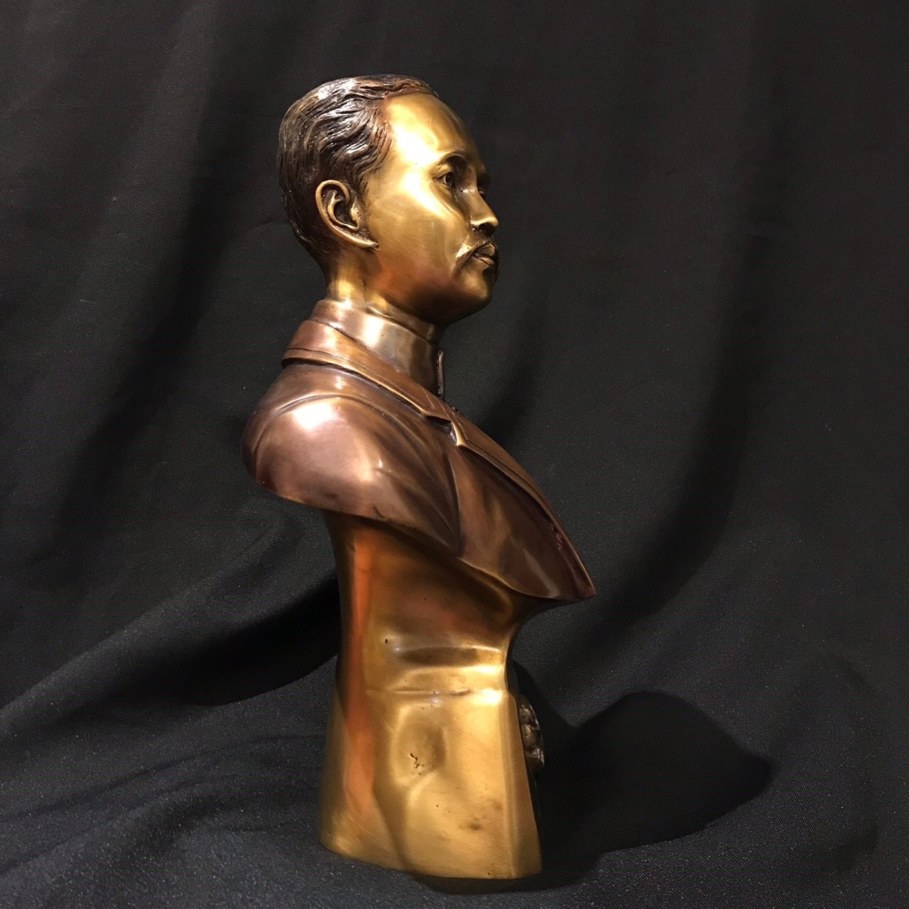 รัชกาลที่ 5 ครึ่งพระองค์ ทรงชุดสากล