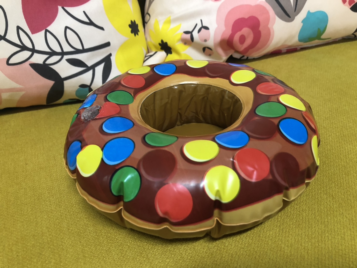 ที่วางแก้วเป่าลม โดนัทM&M Inflatable Donut M&M Cup Holder