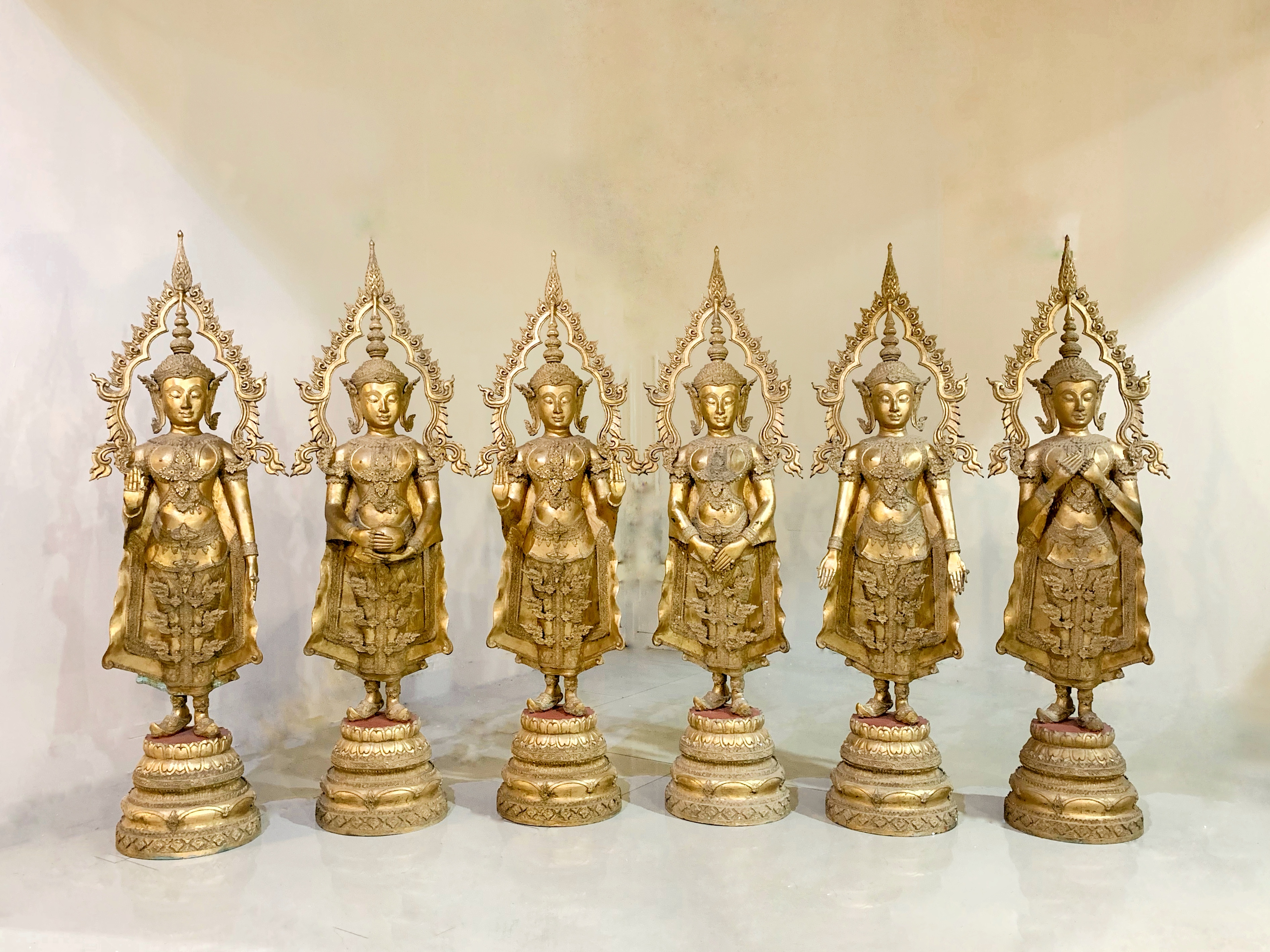 พระพุทธมหาจักรพรรดิ สูง 52 นิ้ว