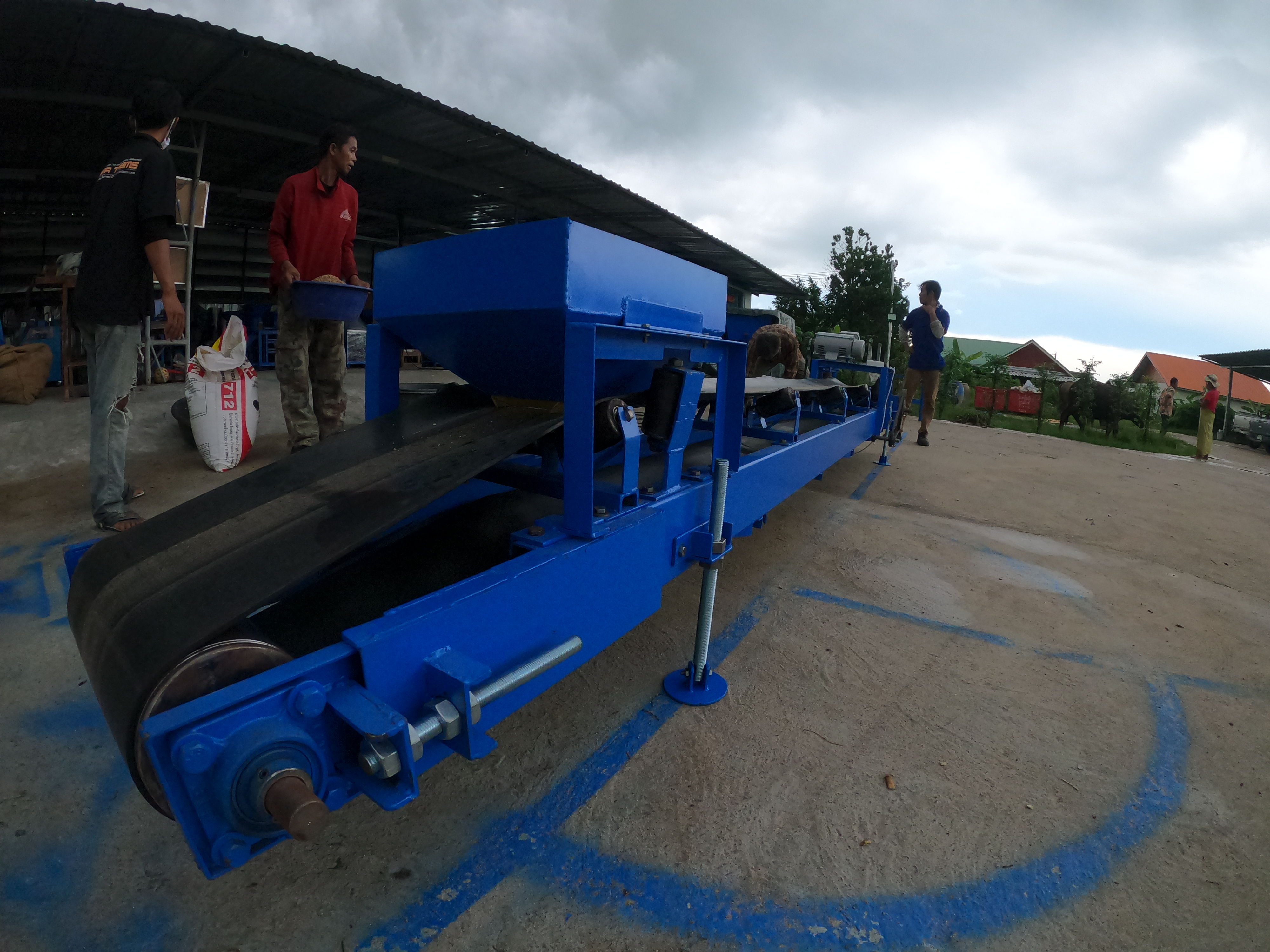 เครื่องสายพานลำเลียงอาหาร ลำเลียงกระสอบ ลำเลียงปุ๋ย ราคาพิเศษ