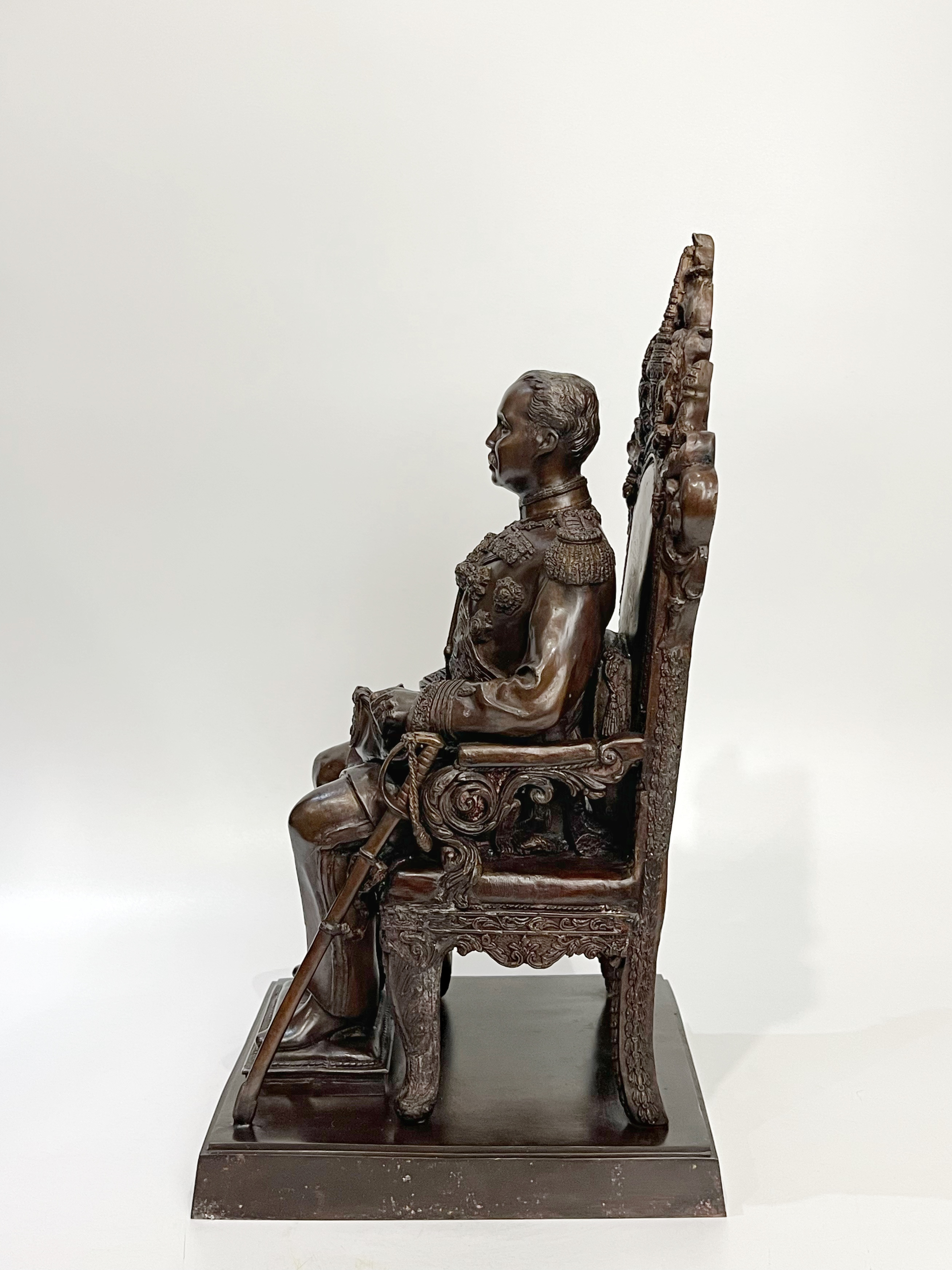 รัชกาลที่ 5 นั่งบัลลังก์ หน้าตัก 9 นิ้ว