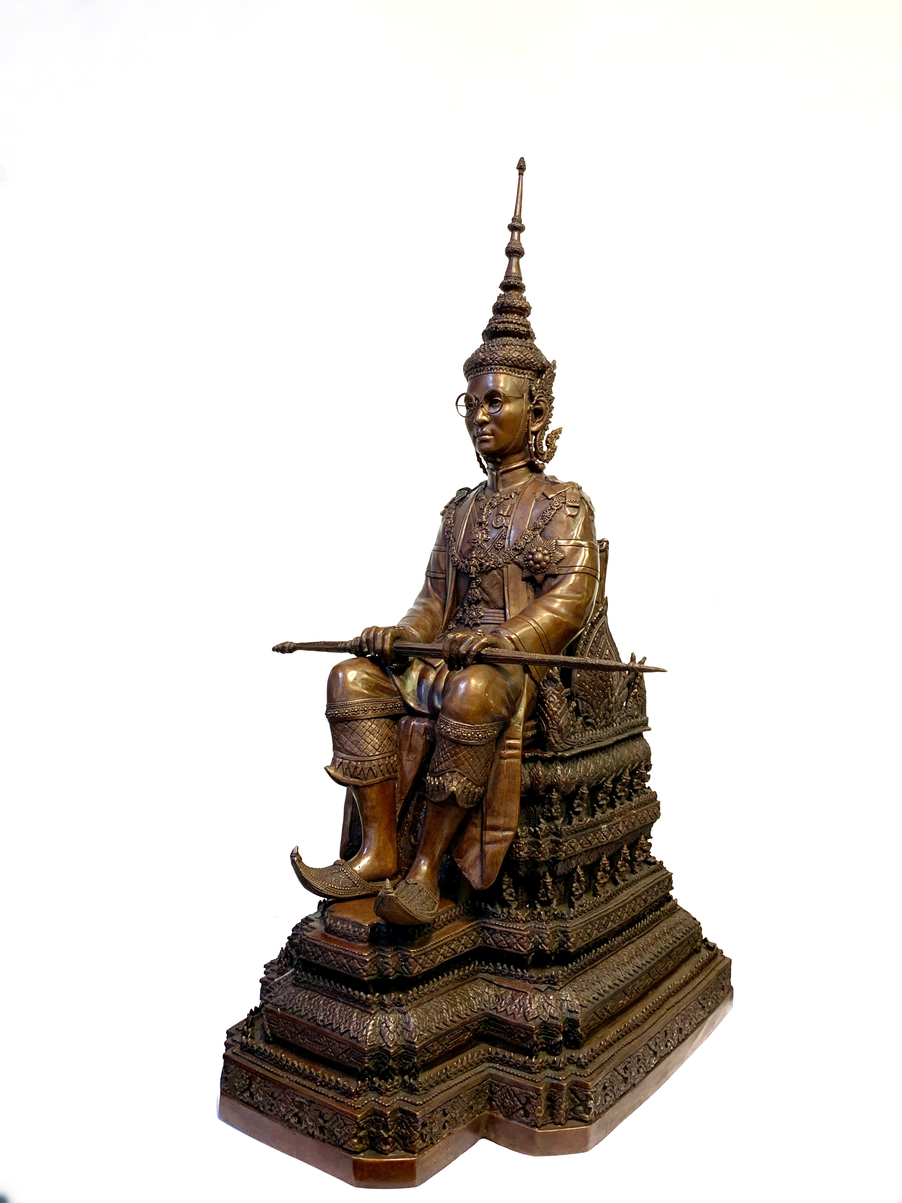 รัชกาลที่ 9 นั่งบัลลังก์ หน้าตัก 16 นิ้ว