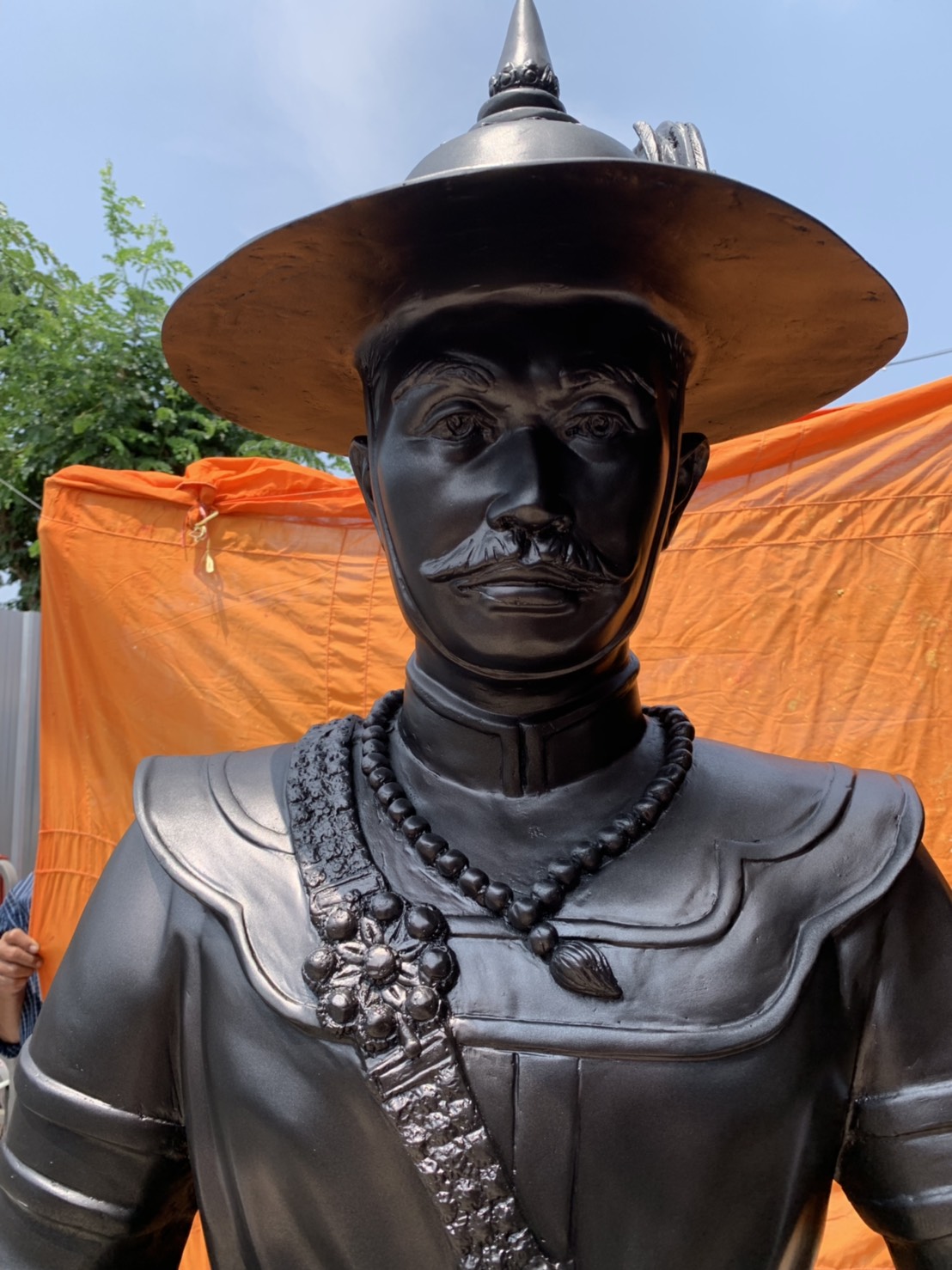 สมเด็จพระเจ้าตากสินมหาราช สูง 186 cm