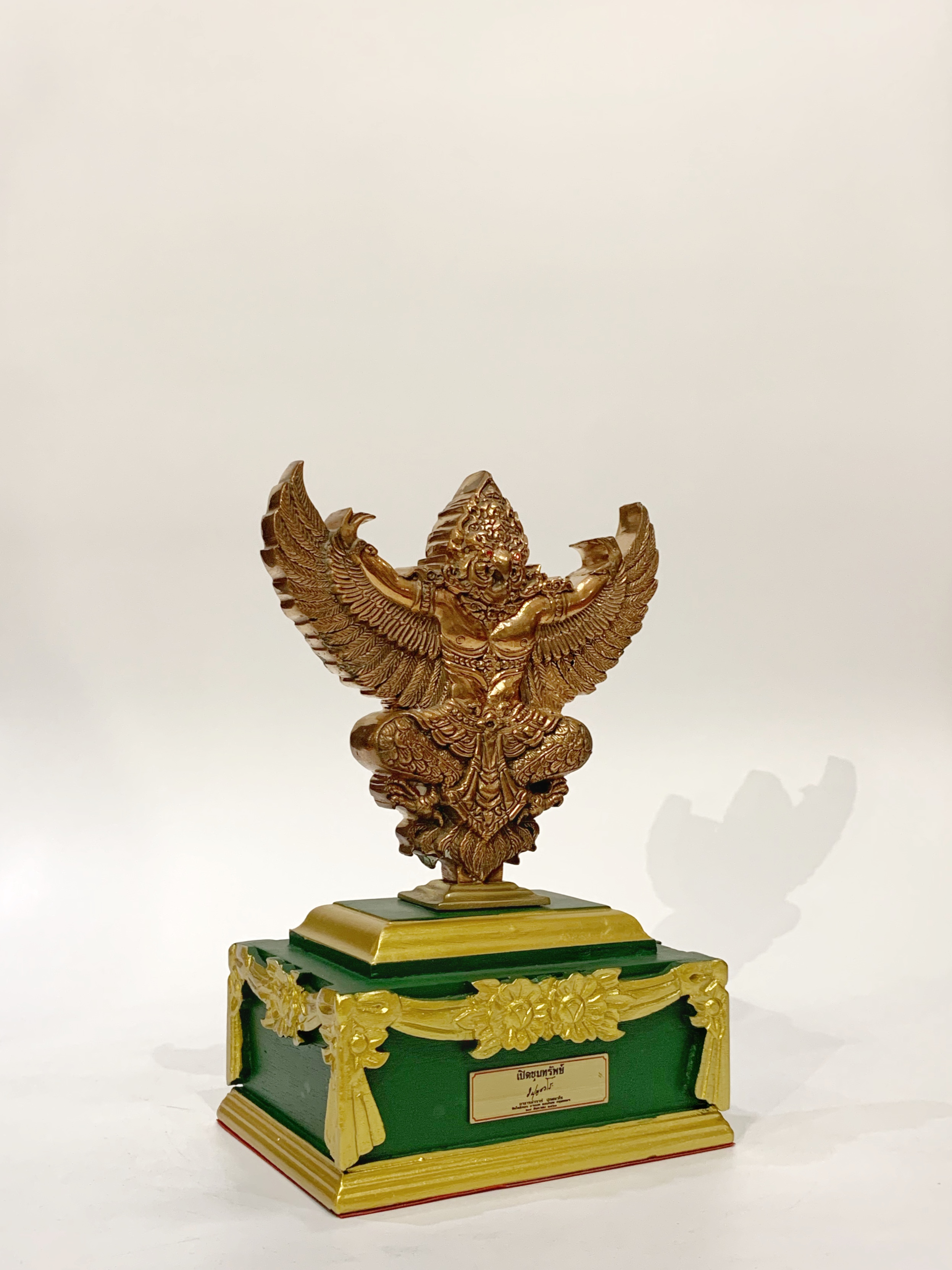 พญาครุฑองค์บูชา รุ่น เปิดขุมทรัพย์