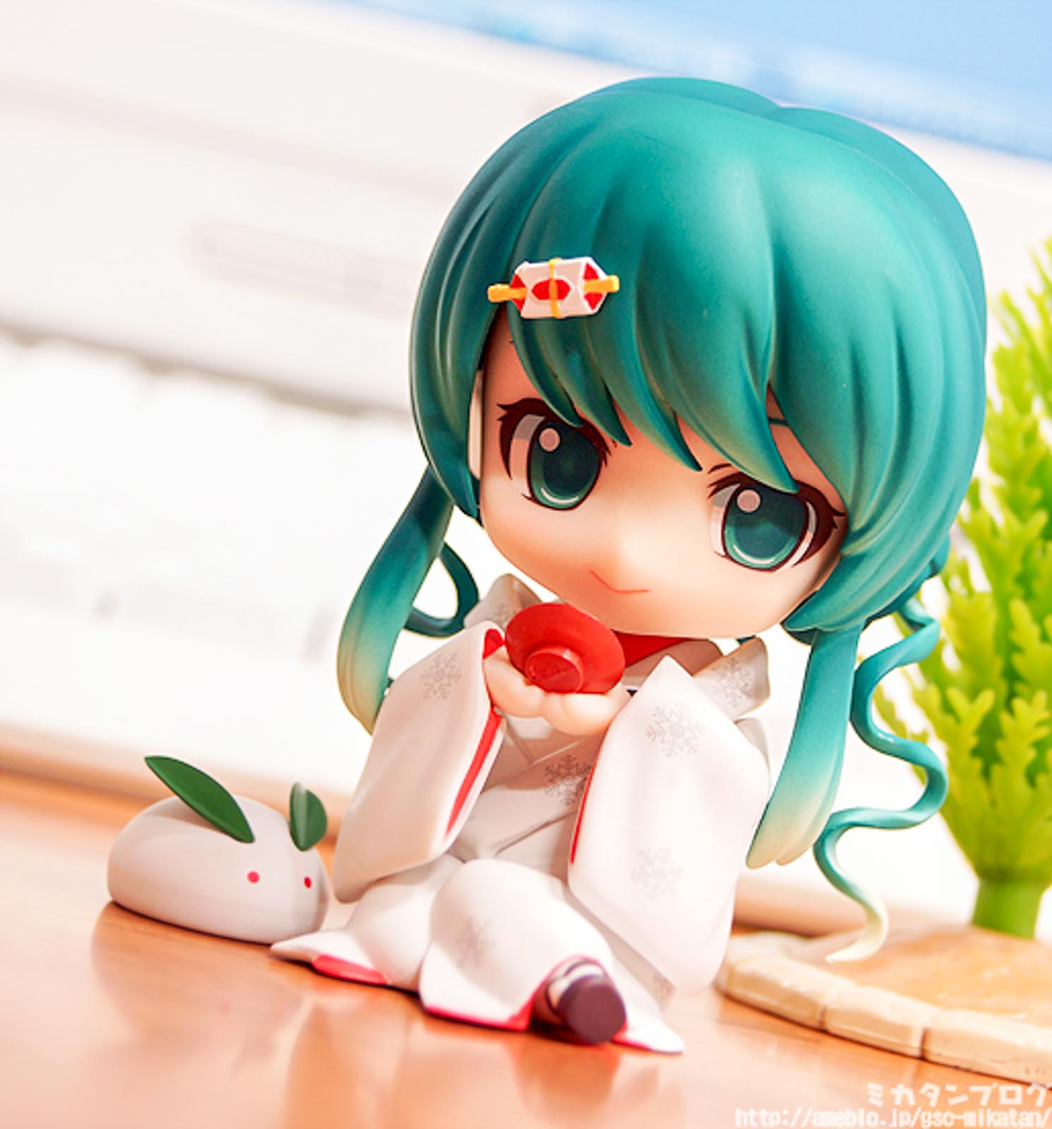 [In-Stock] Snow Miku Strawberry White Kimono Ver. - Nendoroid #303 (Good Smile Company)