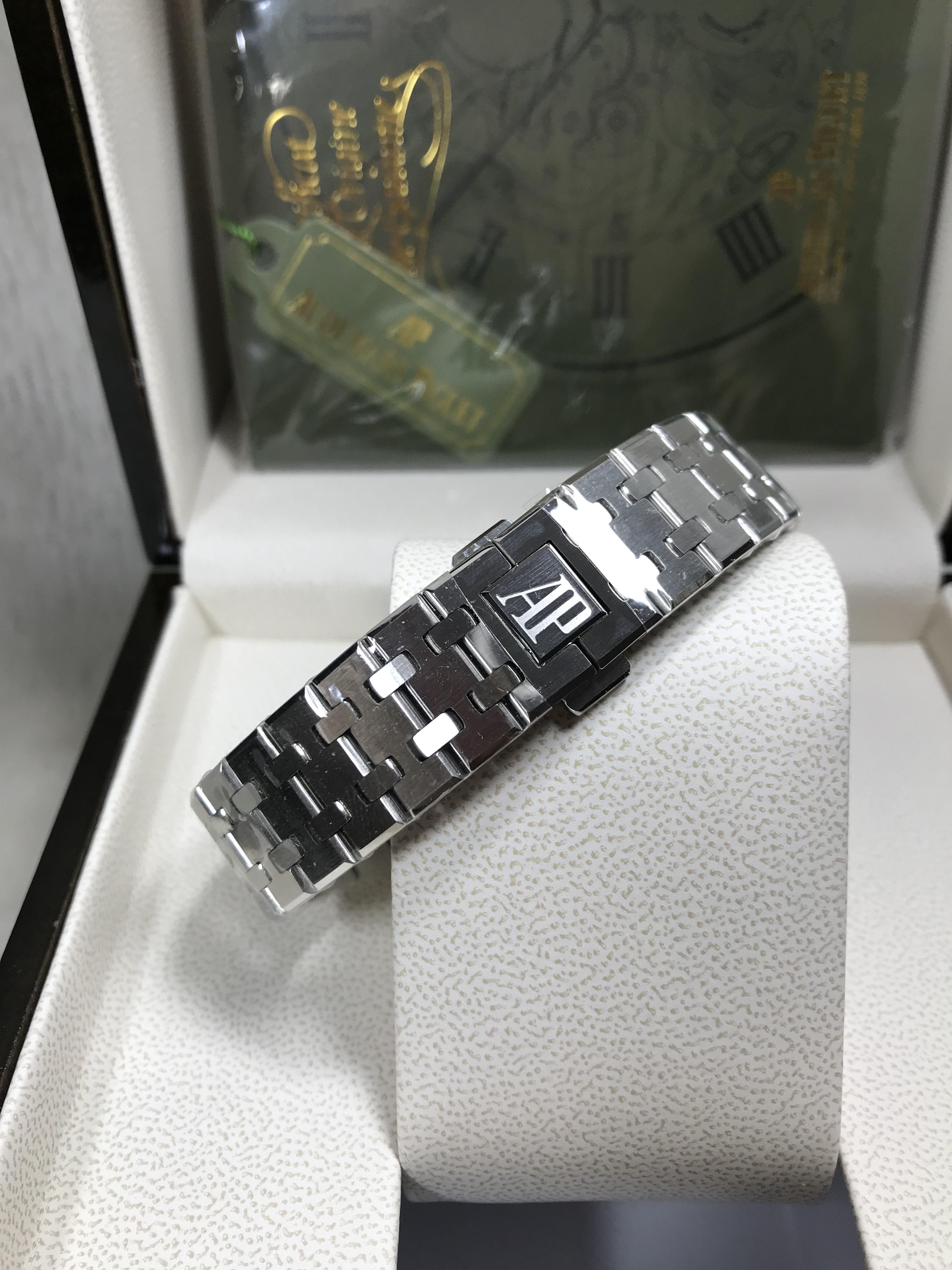 Audemars Piguet (15400) (Swiss)