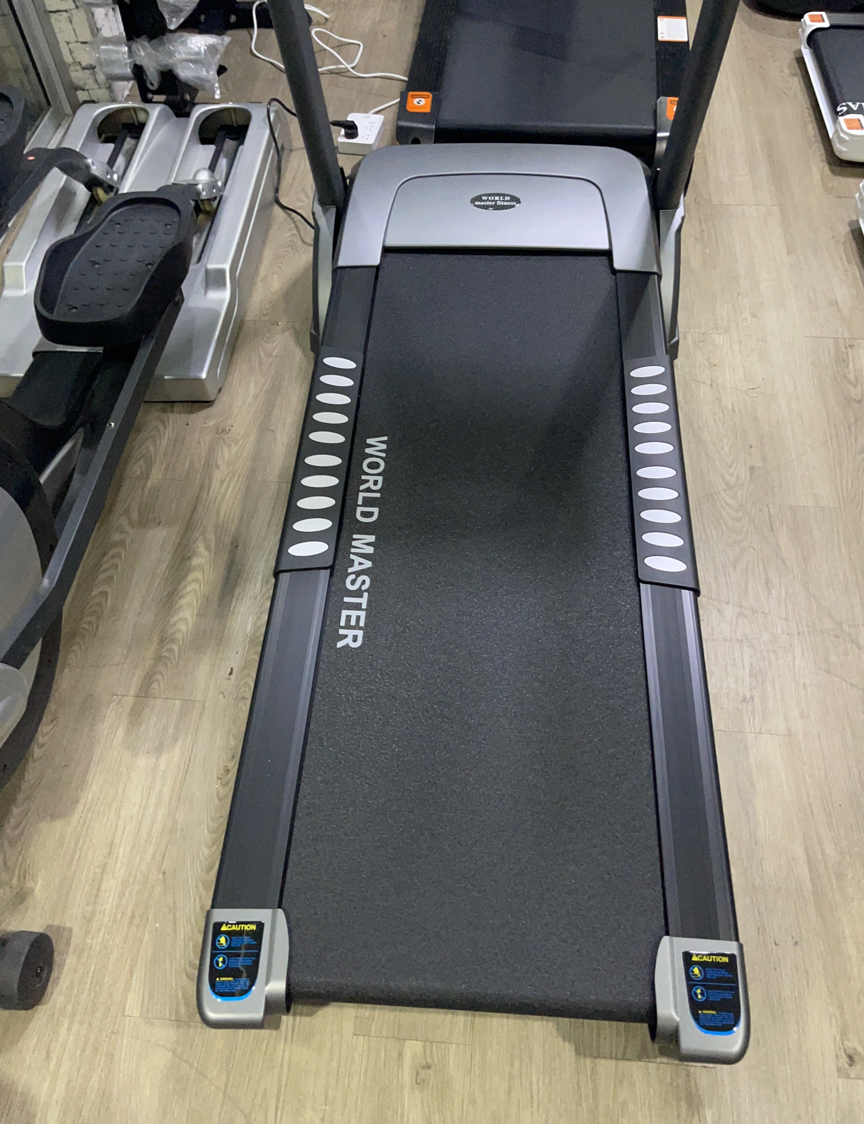 ลู่วิ่งไฟฟ้า WORLD MASTER รุ่น YK-ET1501B มอเตอร์3.5แรงม้า