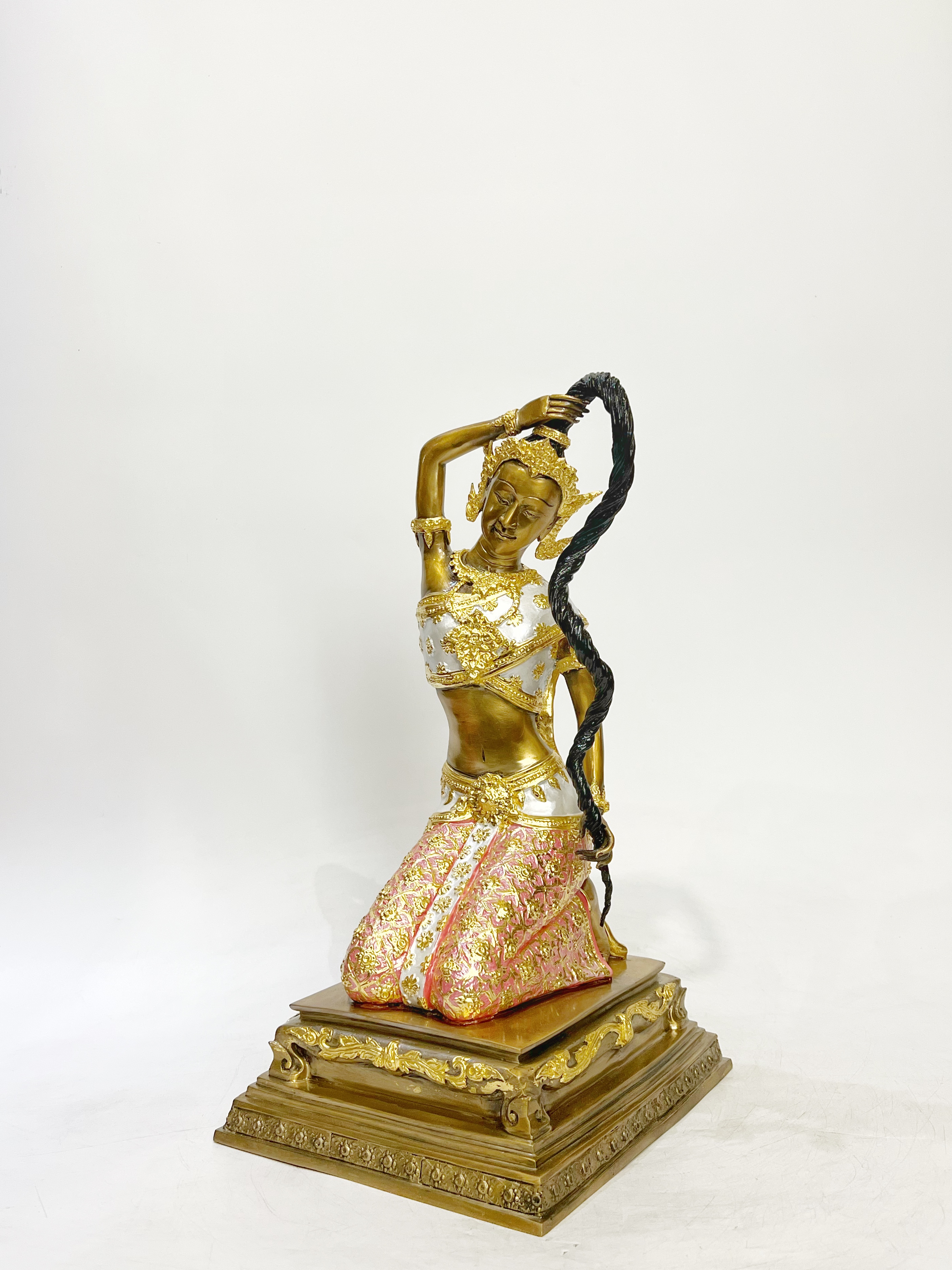 พระแม่ธรณีบีบมวยผม หน้าตัก 9 นิ้ว