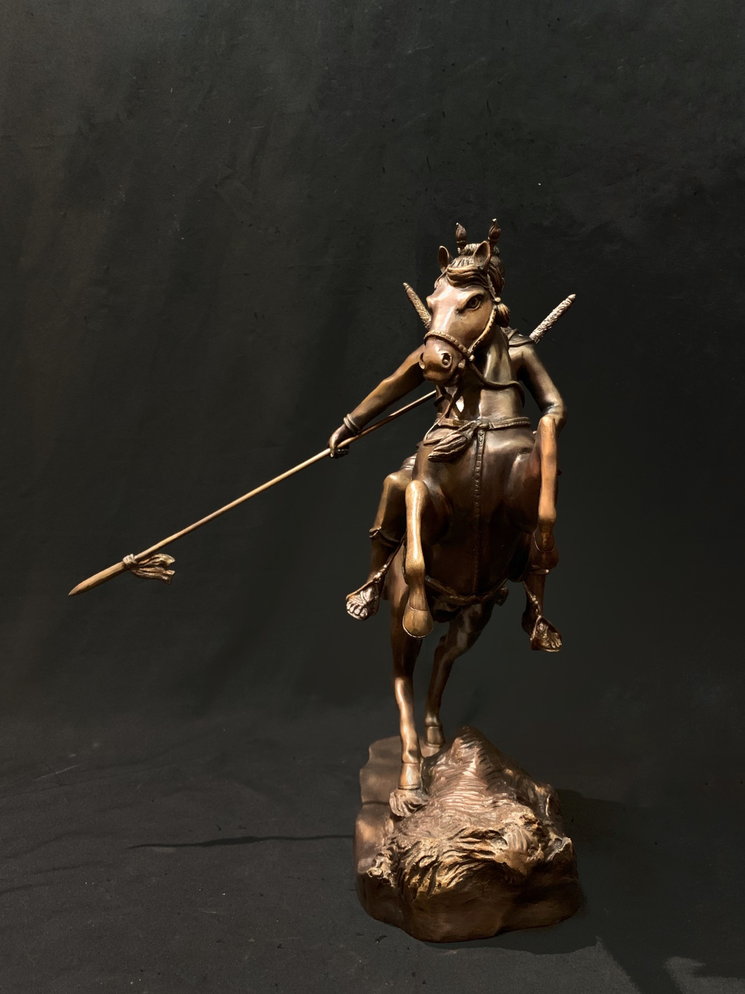 พระนเรศวรมหาราช ปราบไพรี หน้าตัก 9 นิ้ว (ทรงทวน)