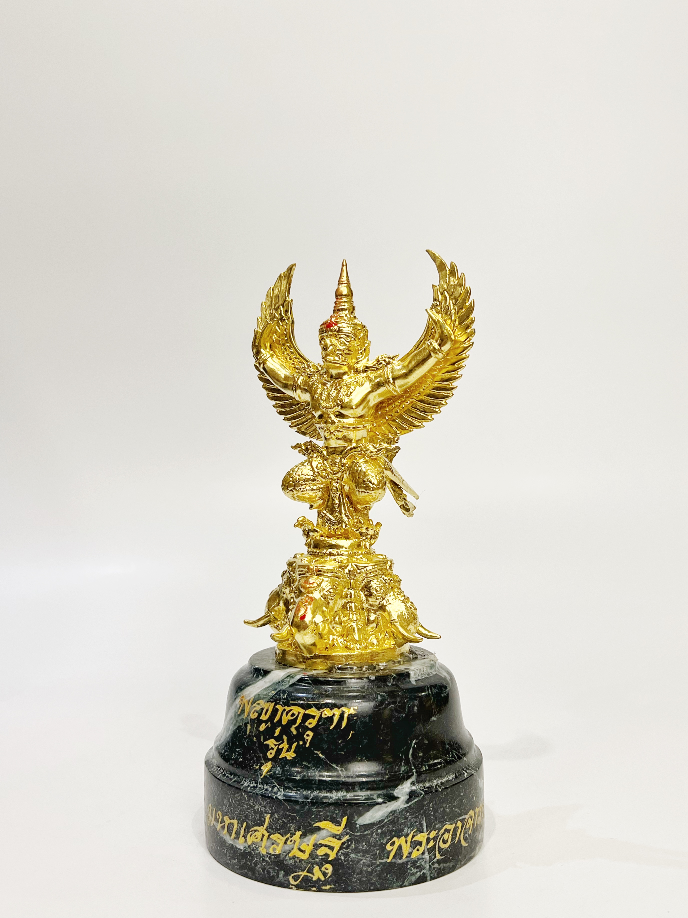 พญาครุฑ องค์บูชา รุ่น มหาเศรษฐี สูง 8 นิ้ว (ขนาดกลาง) พร้อมฐานมะค่า