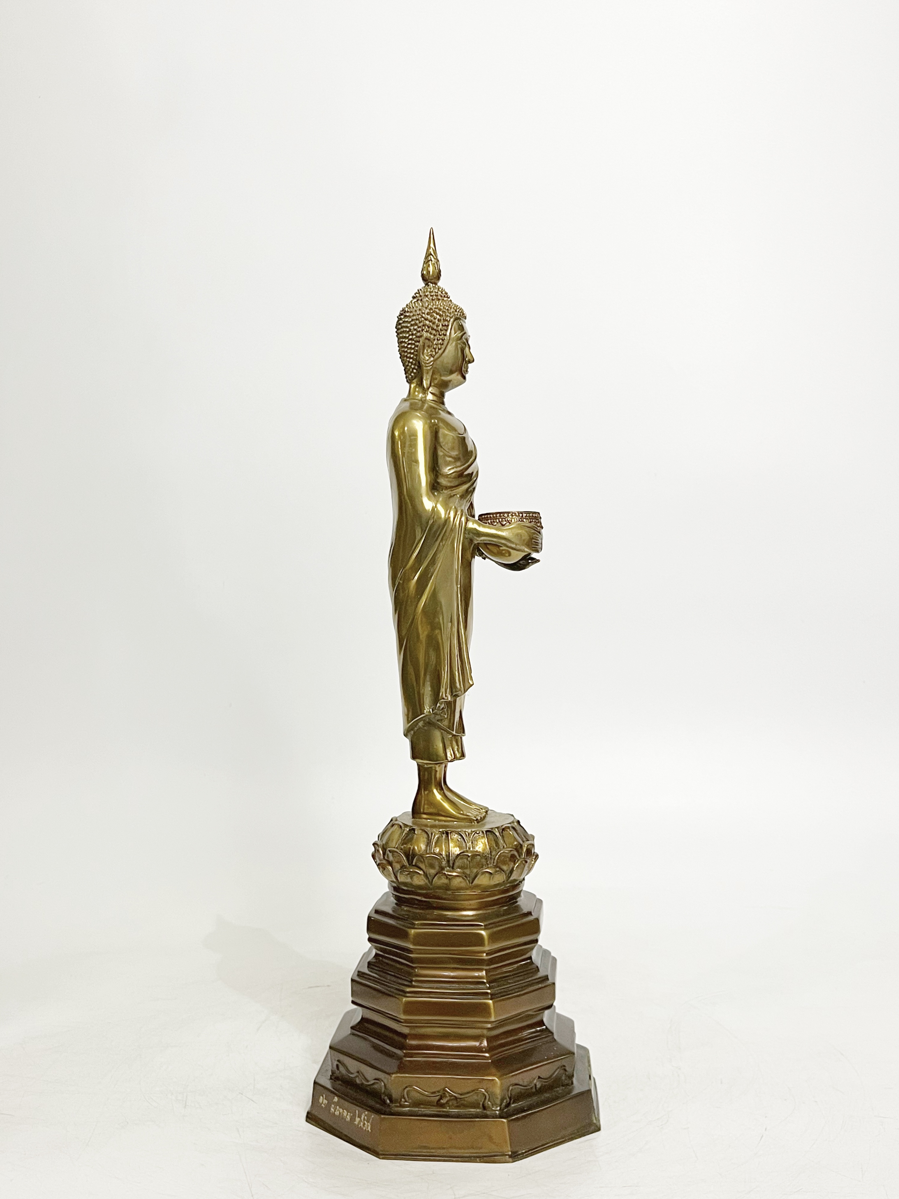 พระเจ้าห้ามโศกโรคาภัยนิรันตรายปราบไพรี หลวงพ่อเงินไหลมาสิริโภคาธนบดี สูง 18 นิ้ว