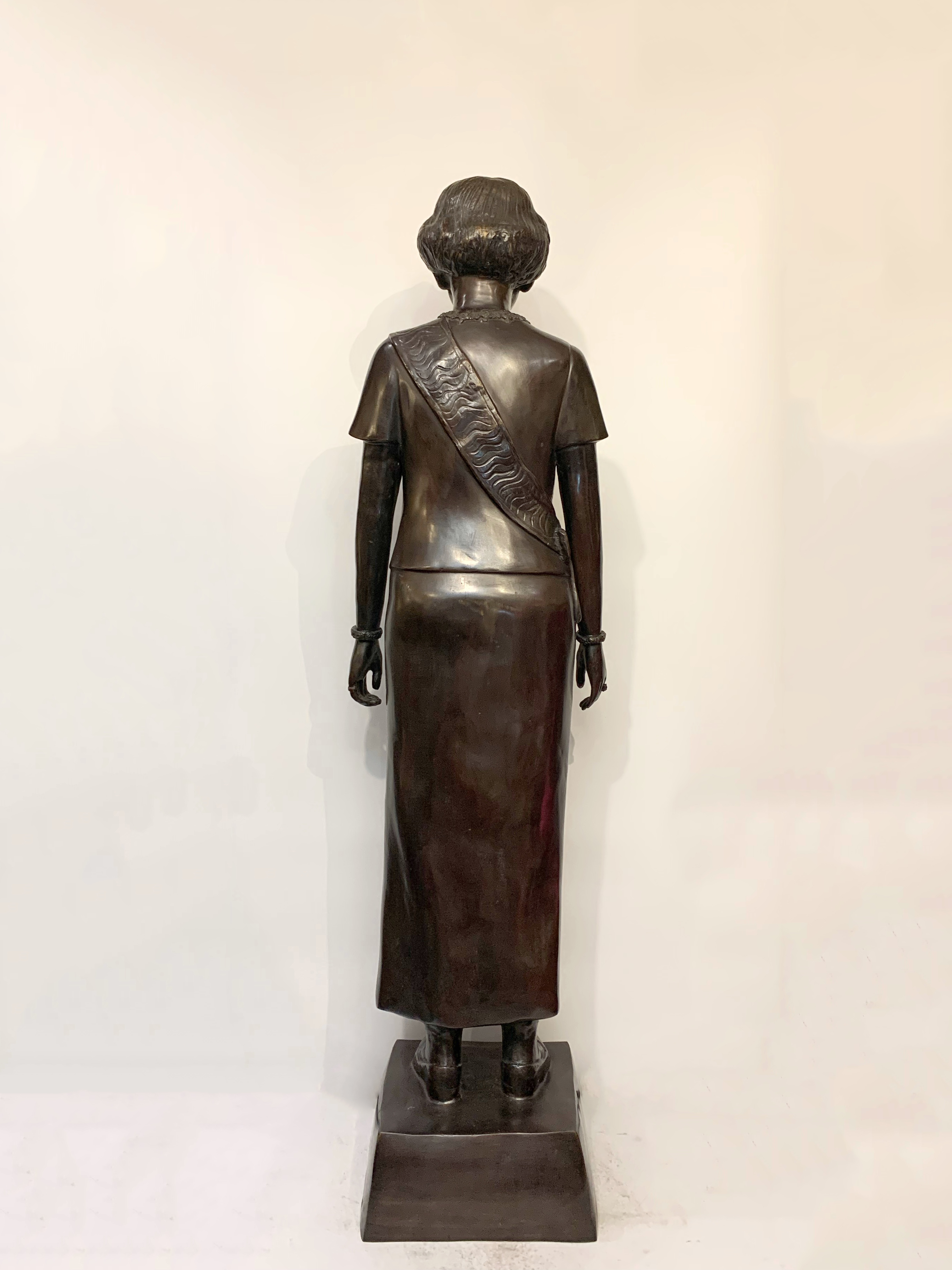 สมเด็จพระศรีนครินทราบรมราชชนนี (สมเด็จย่า) สูง 135 cm