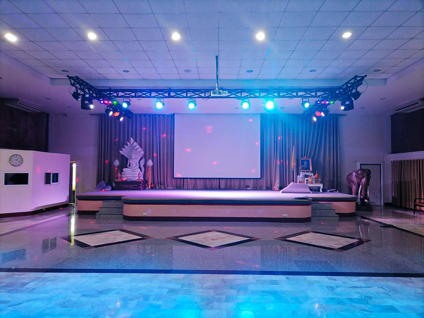 Goodsound Studio เข้าปรับปรุงระบบแสงบนเวทีประจำ อาคาร 2 ศรีวชิรธรรมสถาน