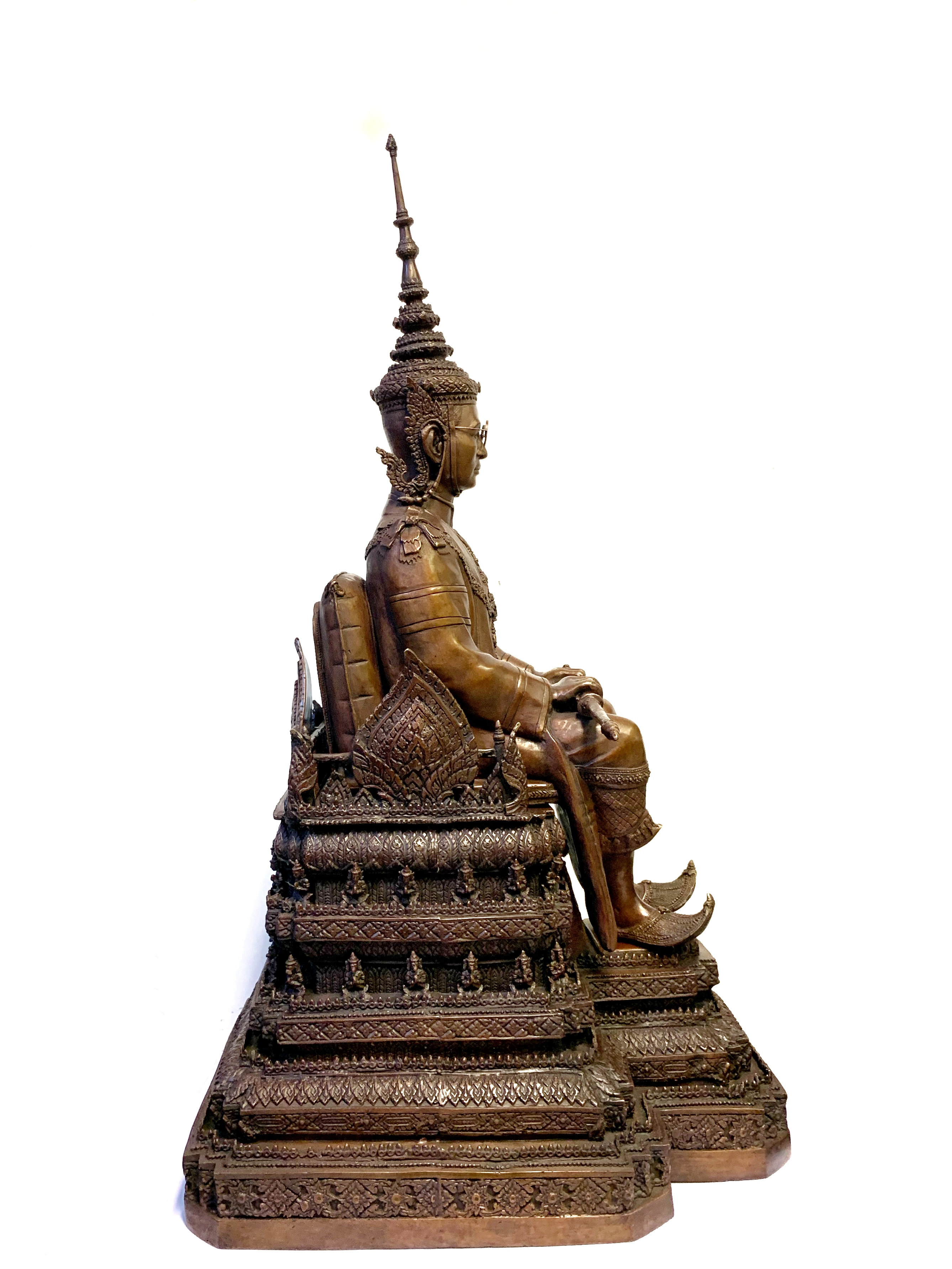 รัชกาลที่ 9 นั่งบัลลังก์ หน้าตัก 16 นิ้ว