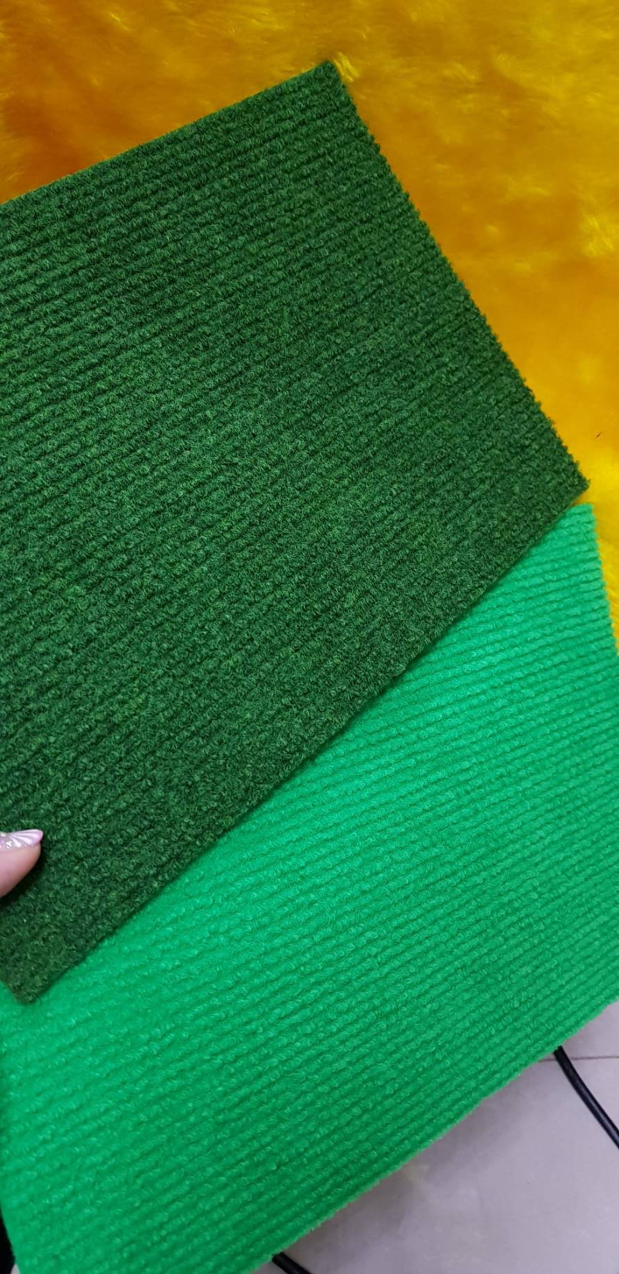 พรมขนห่วง ชนิดพรมอัดลอน พรมลูกฟูก สีเขียวสด