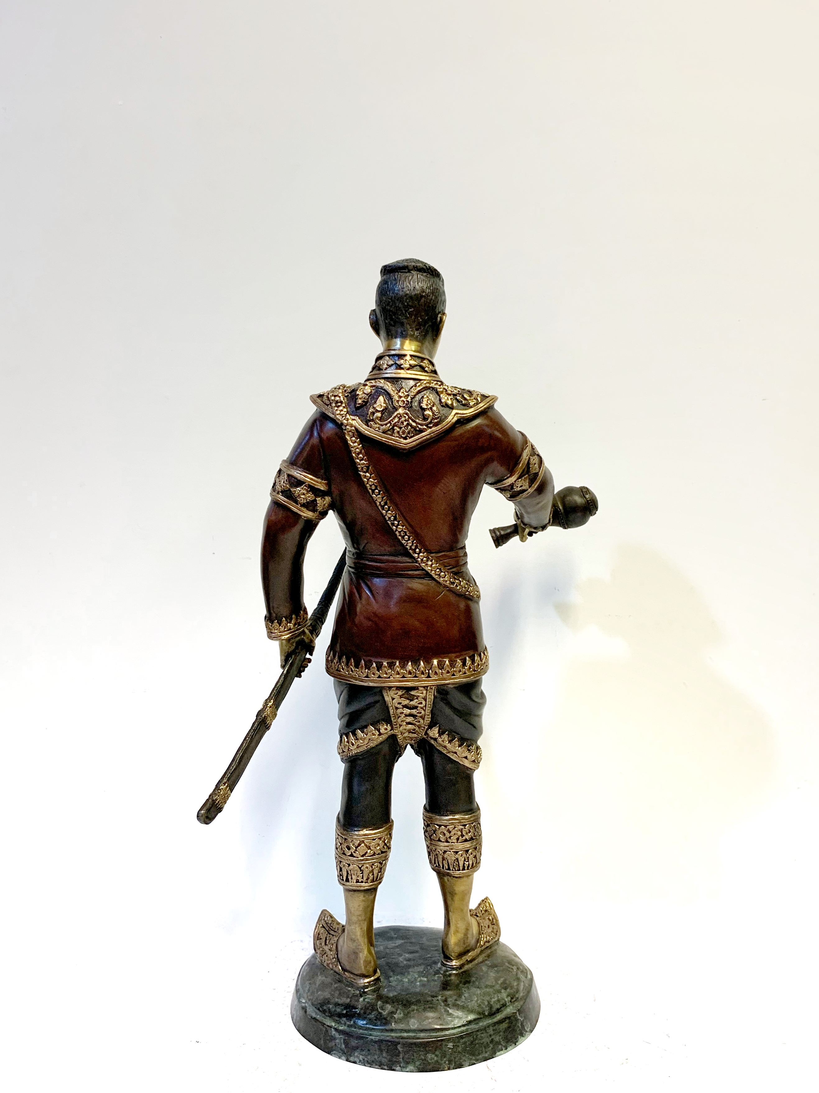 สมเด็จพระนเรศวรมหาราช ยืนหลั่งทักษิโณทก หน้าตัก 9 นิ้ว