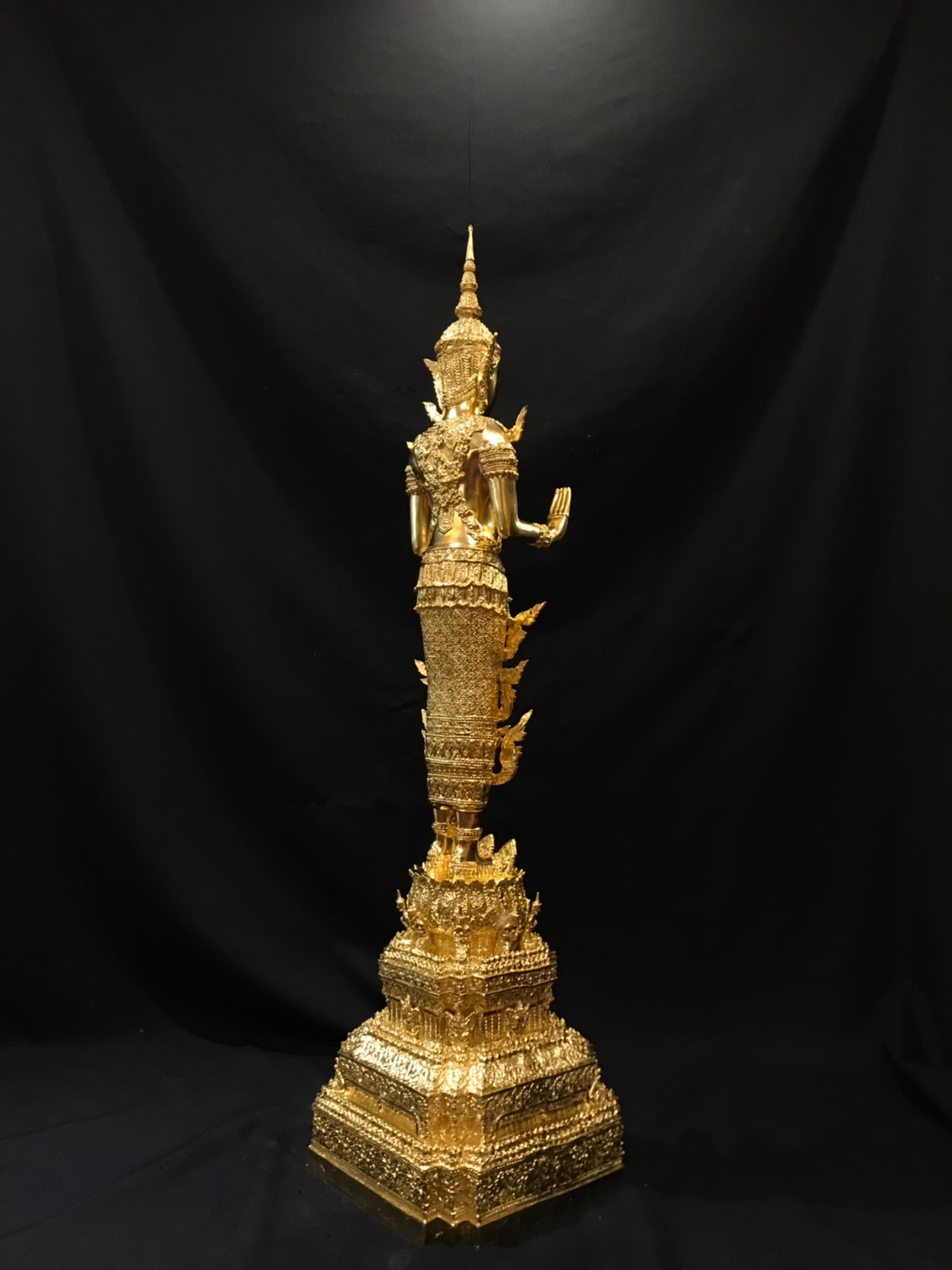 พระพุทธรูป ปางห้ามสมุทร ทรงเครื่องจักรพรรดิ์ หน้าตัก 9 นิ้ว