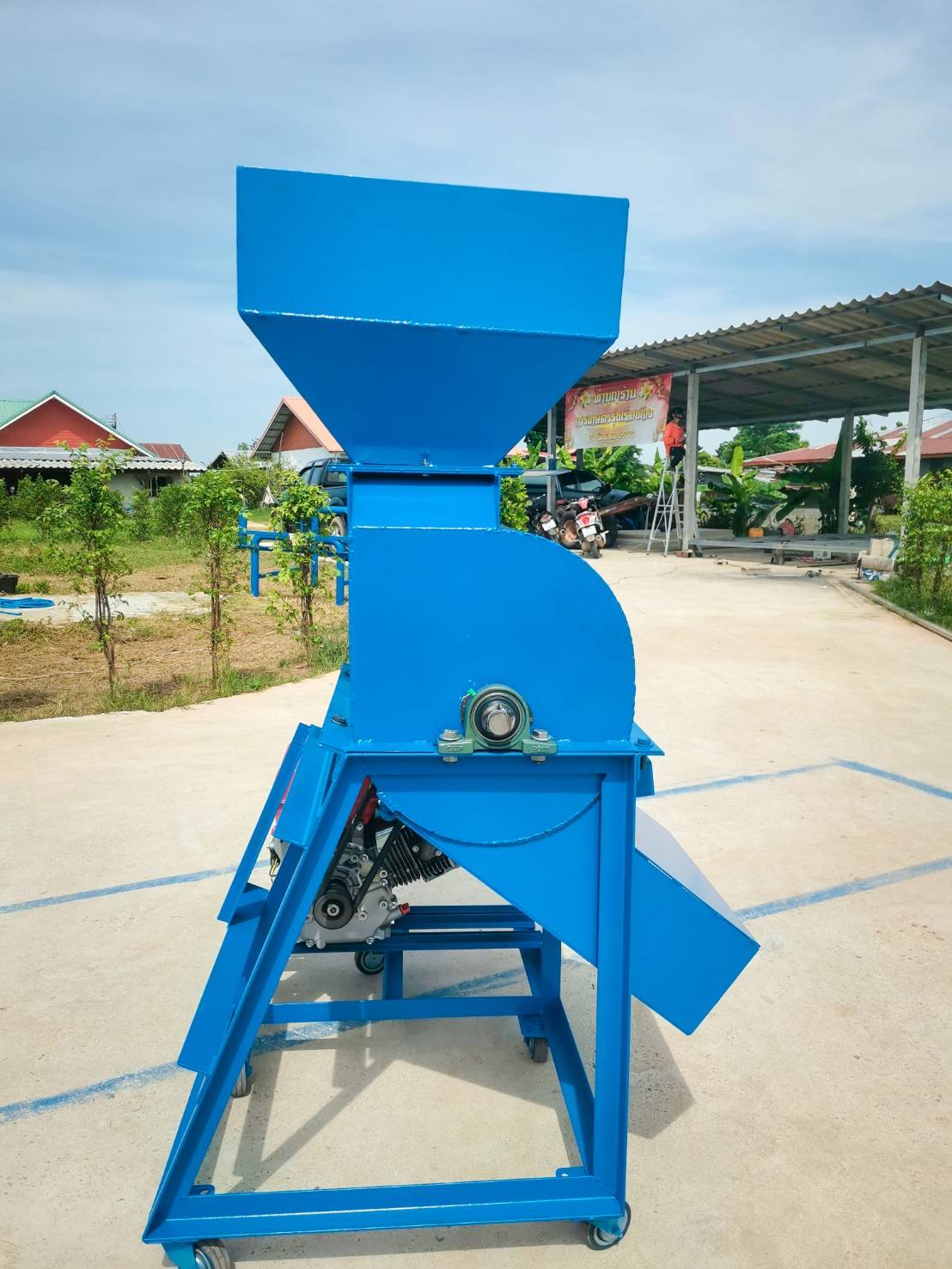 เครื่องตีป่นดิน วัตถุทำอาหารสัตว์ รุ่นใหญ่ พร้อมเครื่องยนต์เบนซิน 13 เเรง ราคาพิเศษ