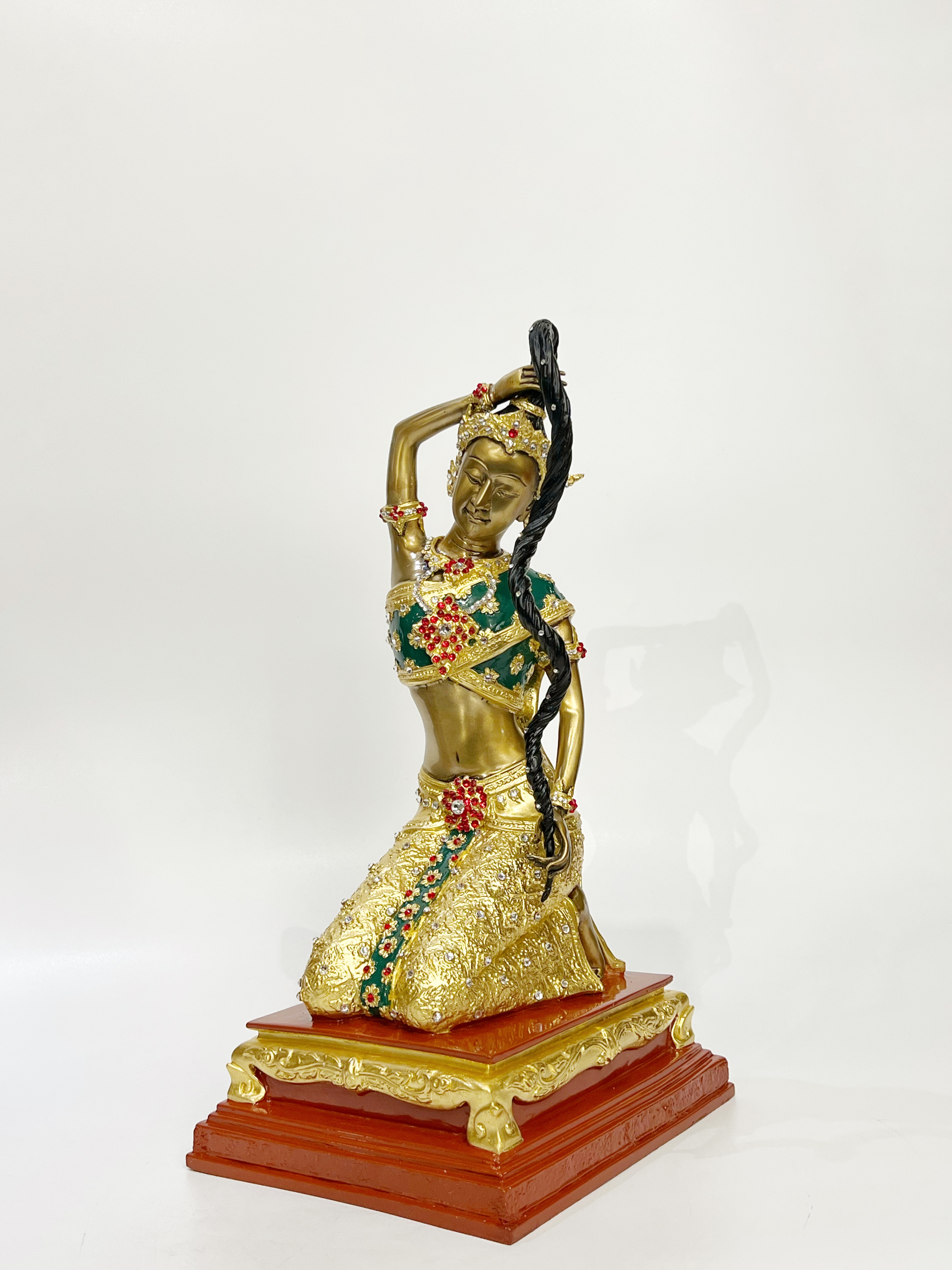 พระแม่ธรณีบีบมวยผม หน้าตัก 9 นิ้ว