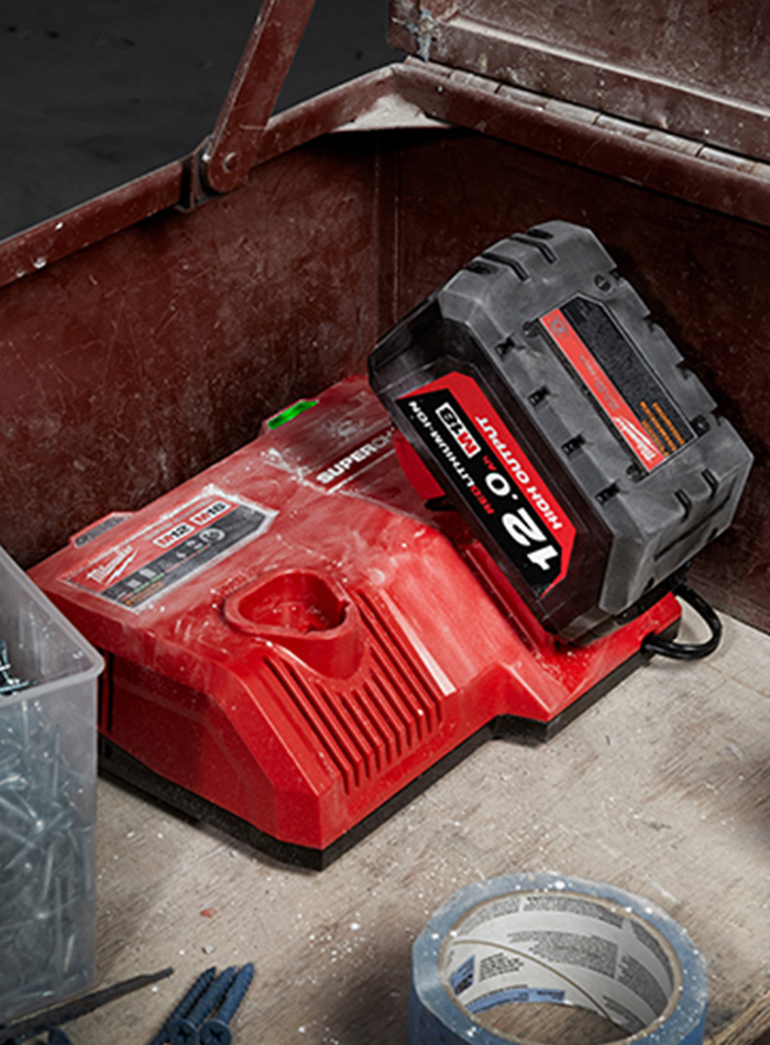 MILWAUKEE แท่นชาร์จแบตเตอรี่แบบซุปเปอร์ชาร์จ 12-18 โวลต์ Super Charge REDLITHIUM™ M12 และ M18