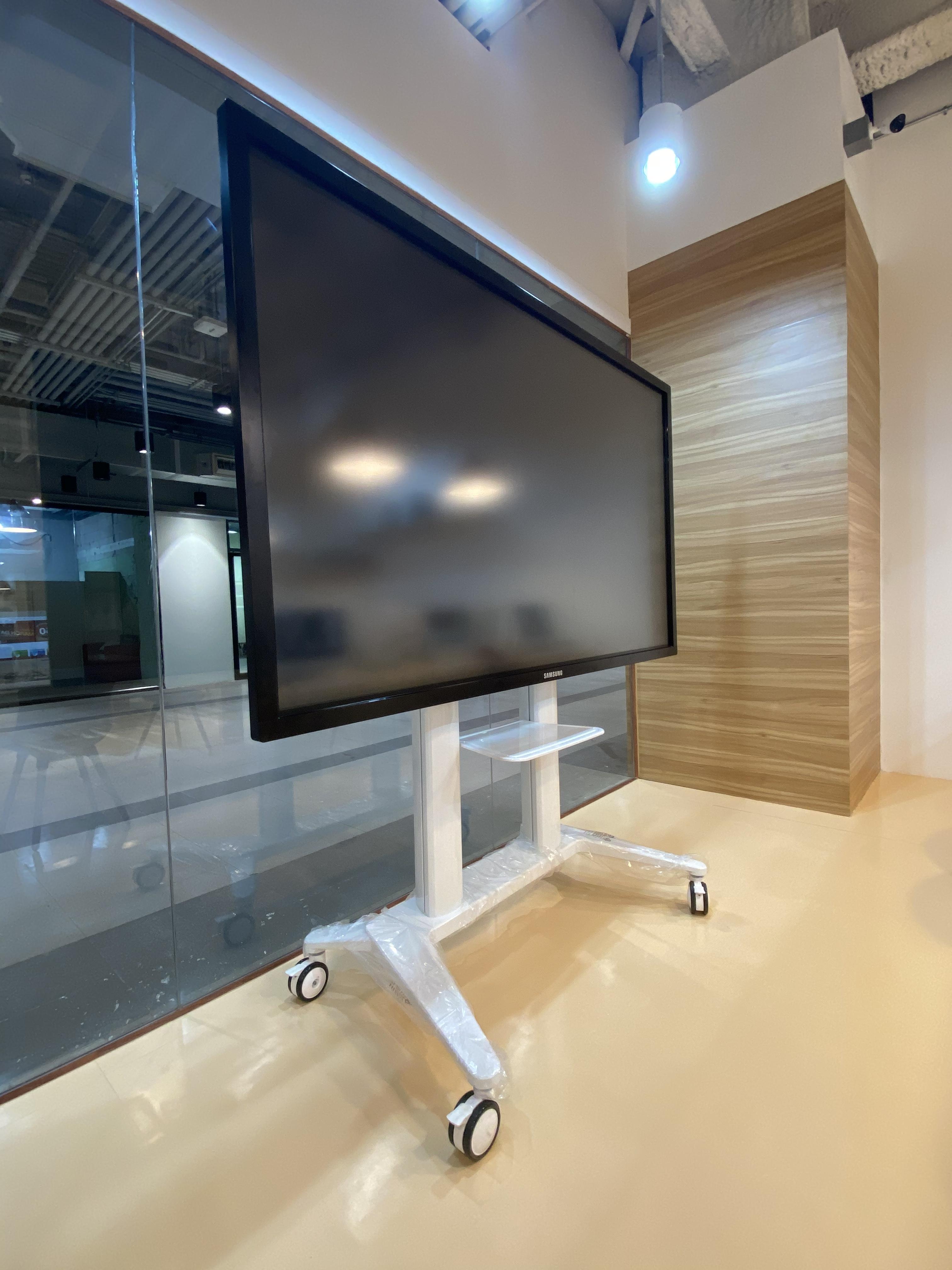 JMTVSTAND MT-F9400 ขาตั้งพื้นทีวีมีล้อเลื่อนTV Stand วัสดุ Aluminium อลูมิเนียม{สีขาว} แข็งแรง สวยหรู ทรงทันสมัย รองรับทีวี 70"-120"นิ้ว{รับประกัน 3 ปี}0964746498