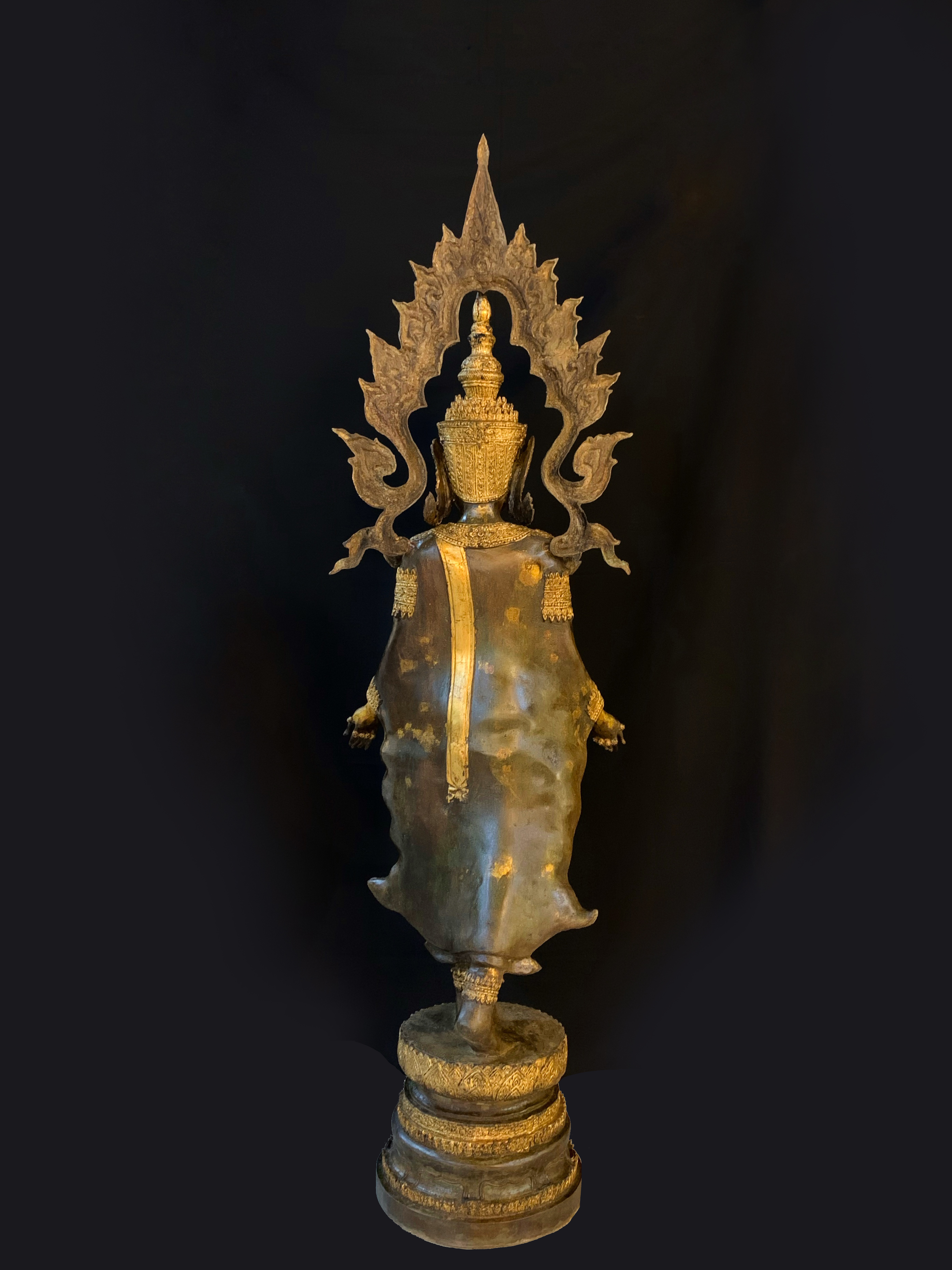 พระพุทธมหาจักรพรรดิ ปางเปิดโลก สูง 2 เมตร