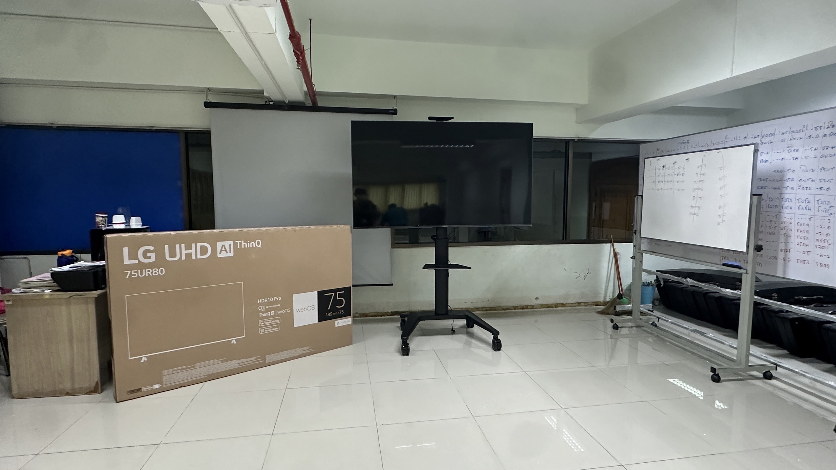 JMTVSTAND MT-F9100 ขาตั้งพื้นทีวีมีล้อเลื่อน สีดำ วัสดุอลูมิเนียม รูปทรงสวยงาม ทันสมัย รองรับทีวีขนาด 37"-75นิ้ว{รับประกัน 3 ปี }0964746498