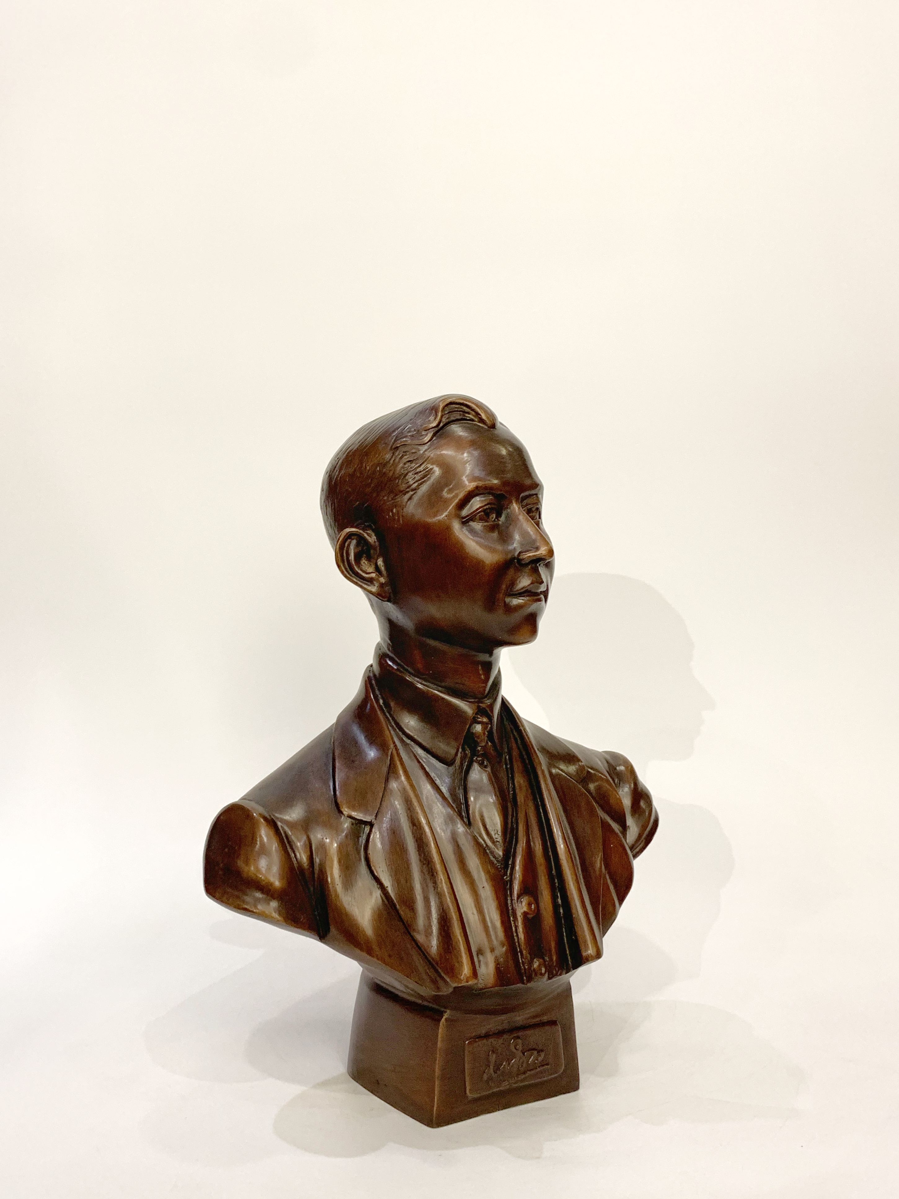 พระบิดา : สมเด็จพระมหิตลาธิเบศรฯ ครึ่งพระองค์