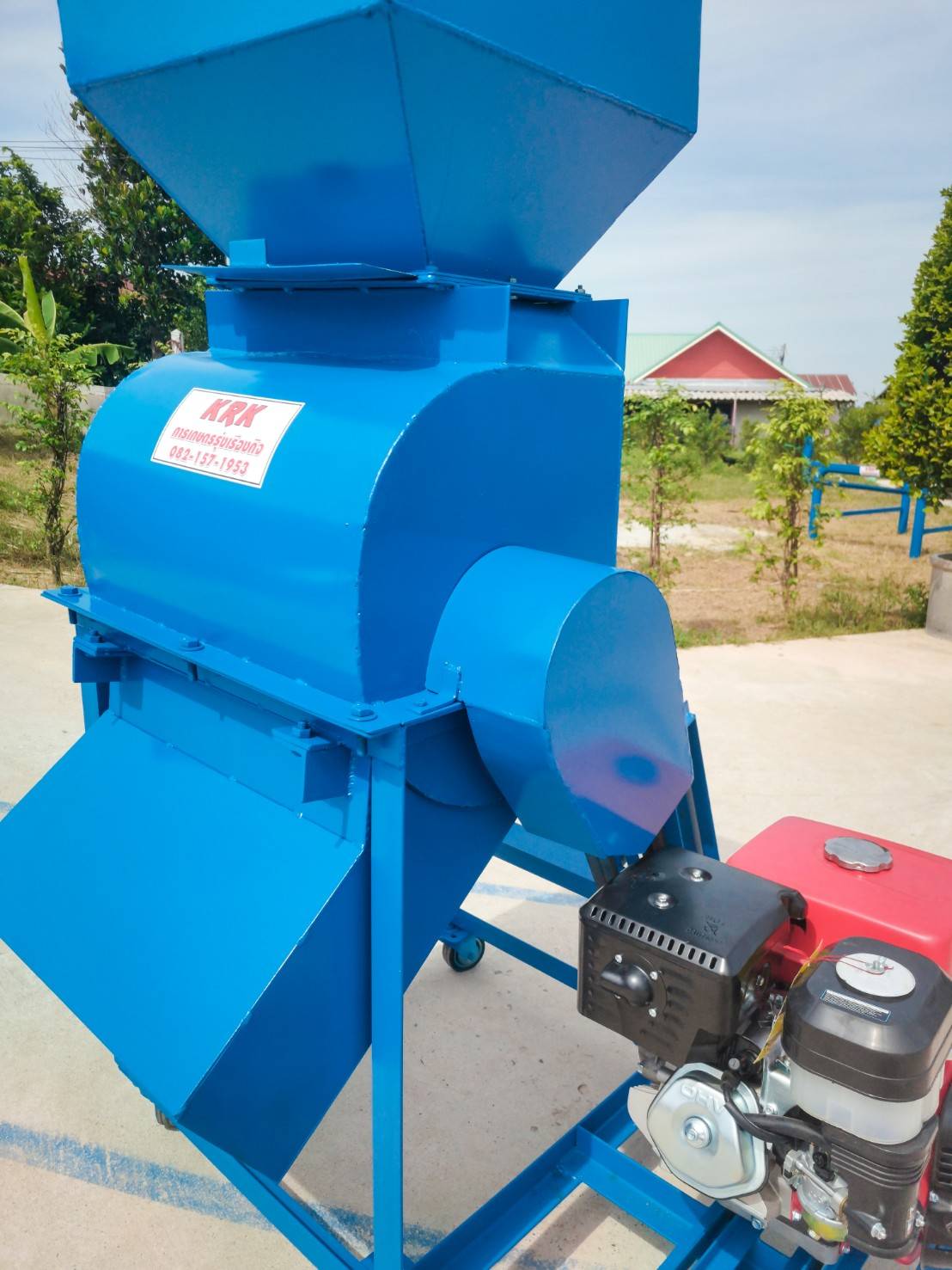 เครื่องตีป่นดิน วัตถุทำอาหารสัตว์ รุ่นใหญ่ พร้อมเครื่องยนต์เบนซิน 13 เเรง ราคาพิเศษ
