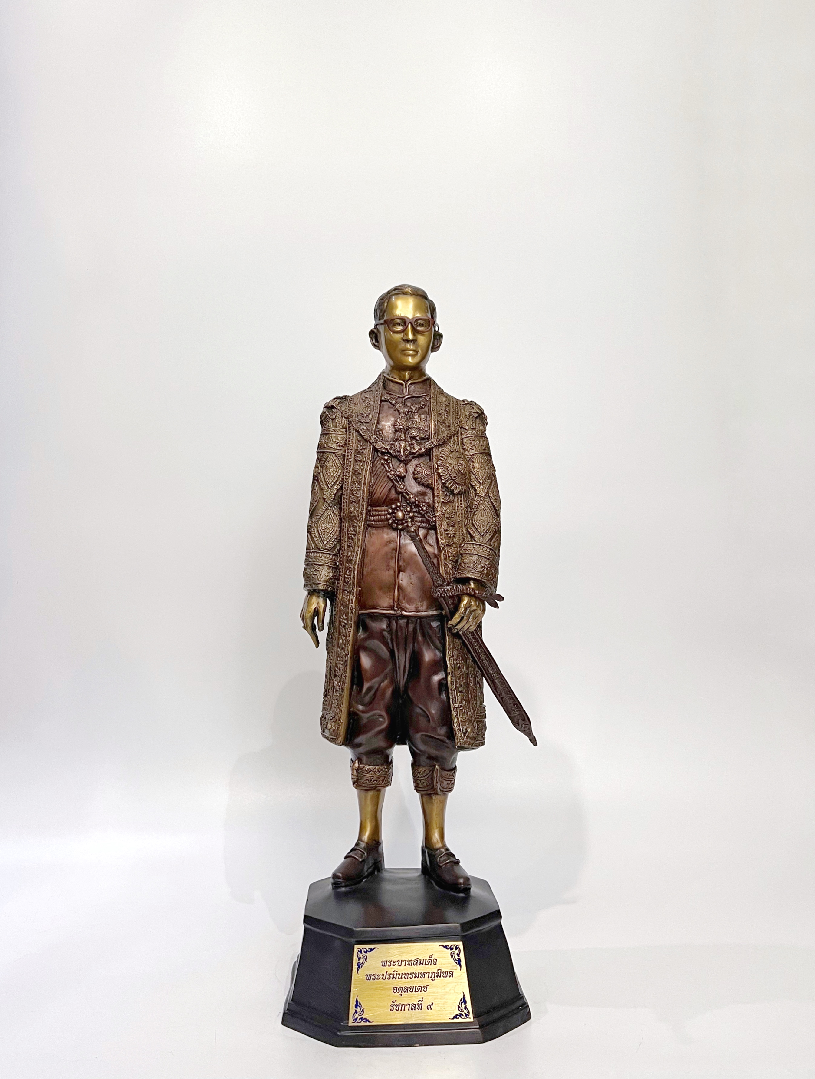 ประติมากรรมชุด 9 รัชกาล หน้าตัก 9 นิ้ว